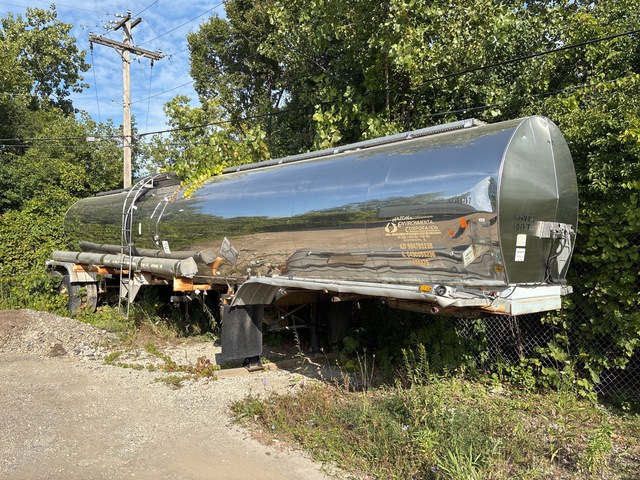 1984 Brenner SS Transport 6500 gal T/A Vacuum Tanker Trailer