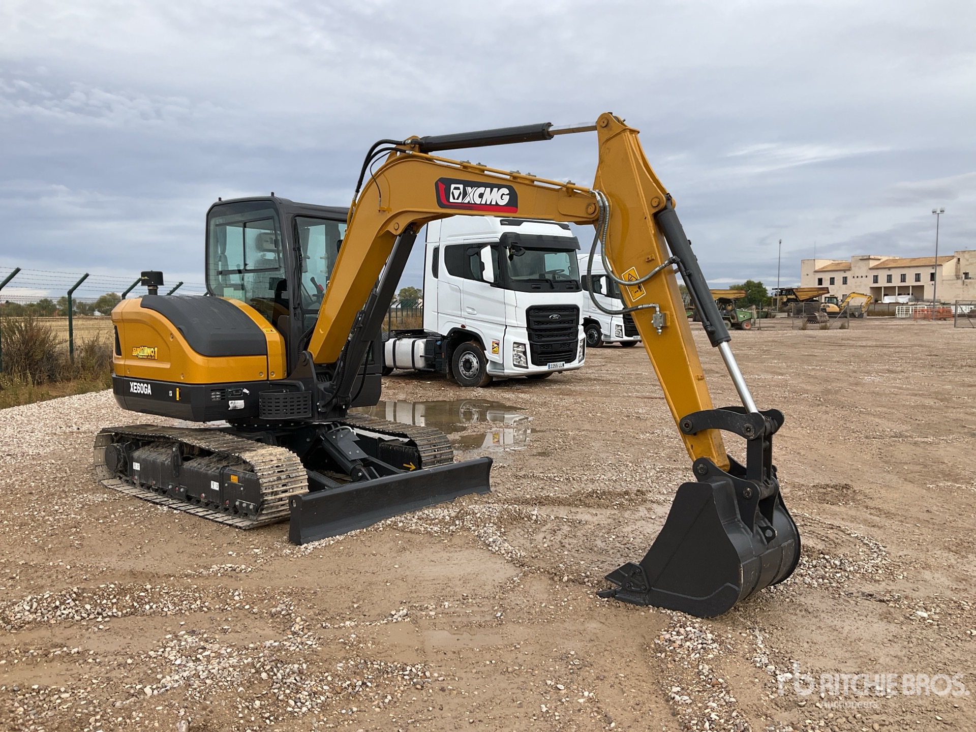 General Appearance with Foto, angolo anteriore destro