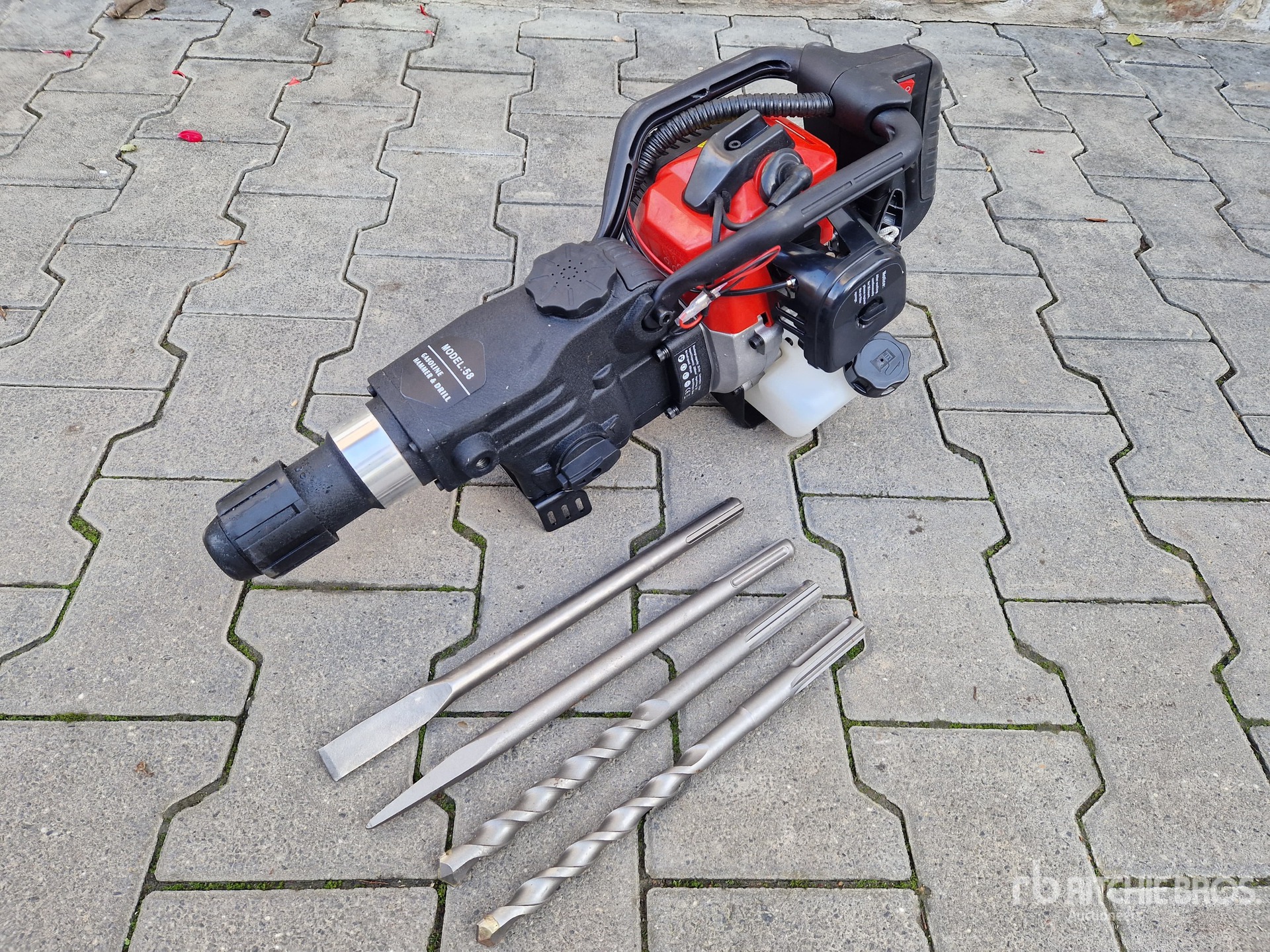 General Appearance with Bild, Ecke vorne links