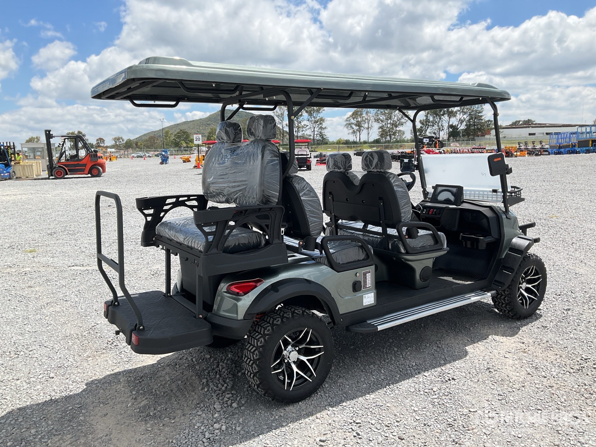 General Appearance with Picture, Right Rear Corner