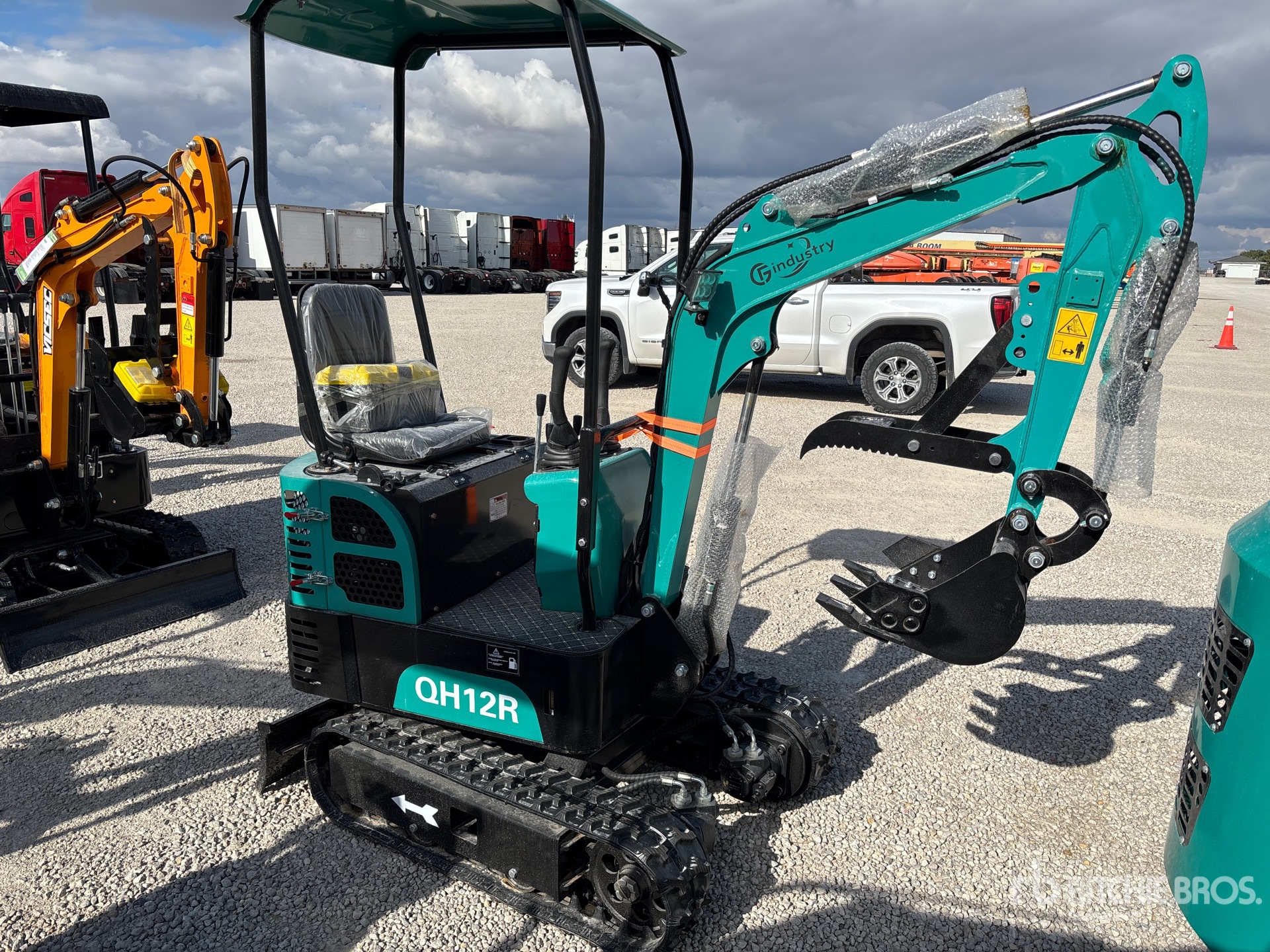 General Appearance with Picture, Right Front Corner