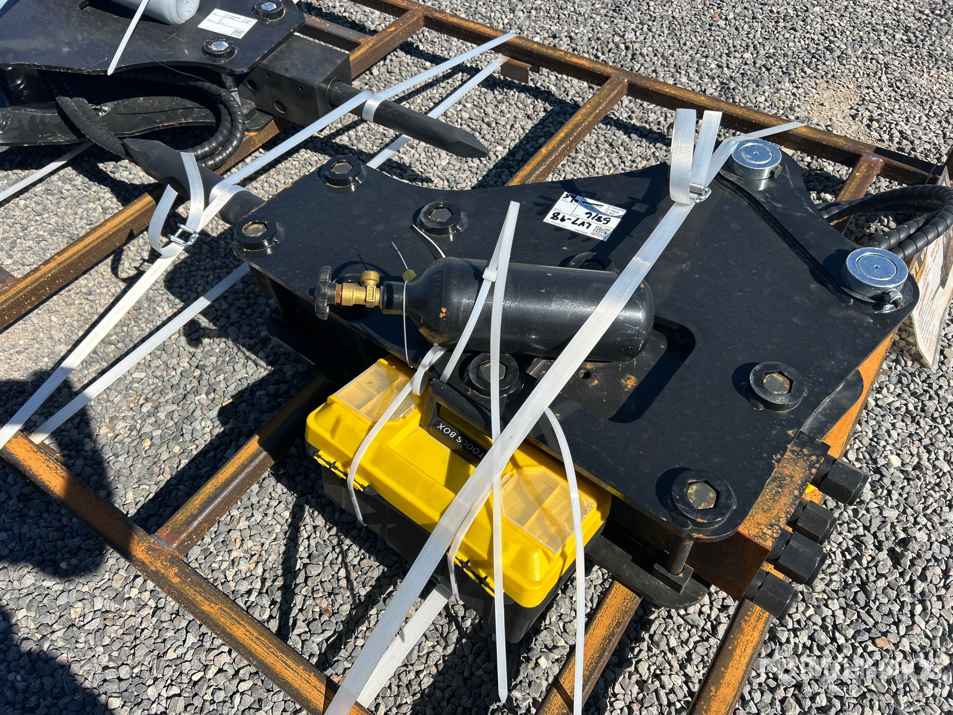 General Appearance with Bild, Ecke hinten rechts