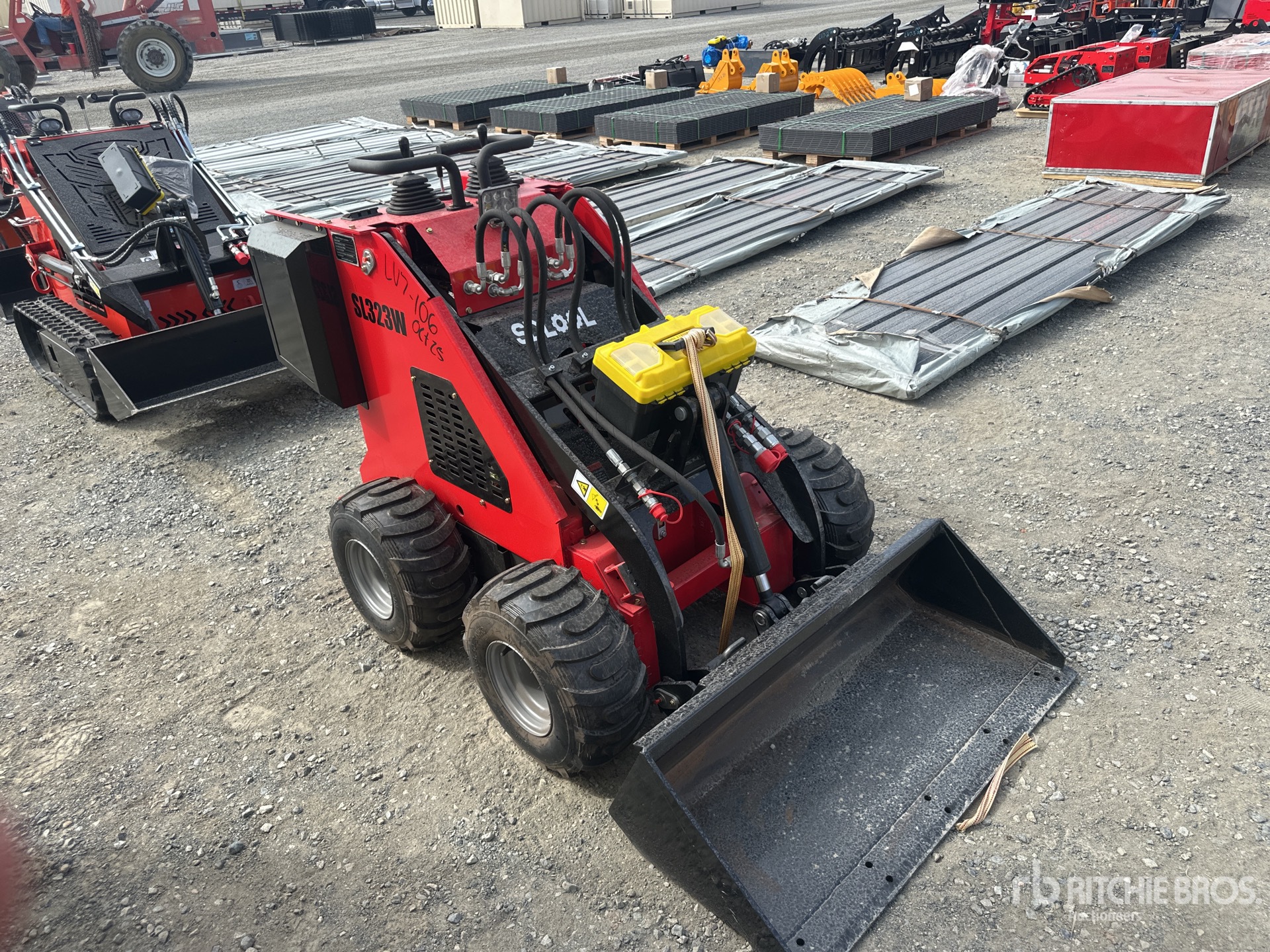 MINI CARGADOR SOBRE RUEDAS 2025 SDLOOL SL323W