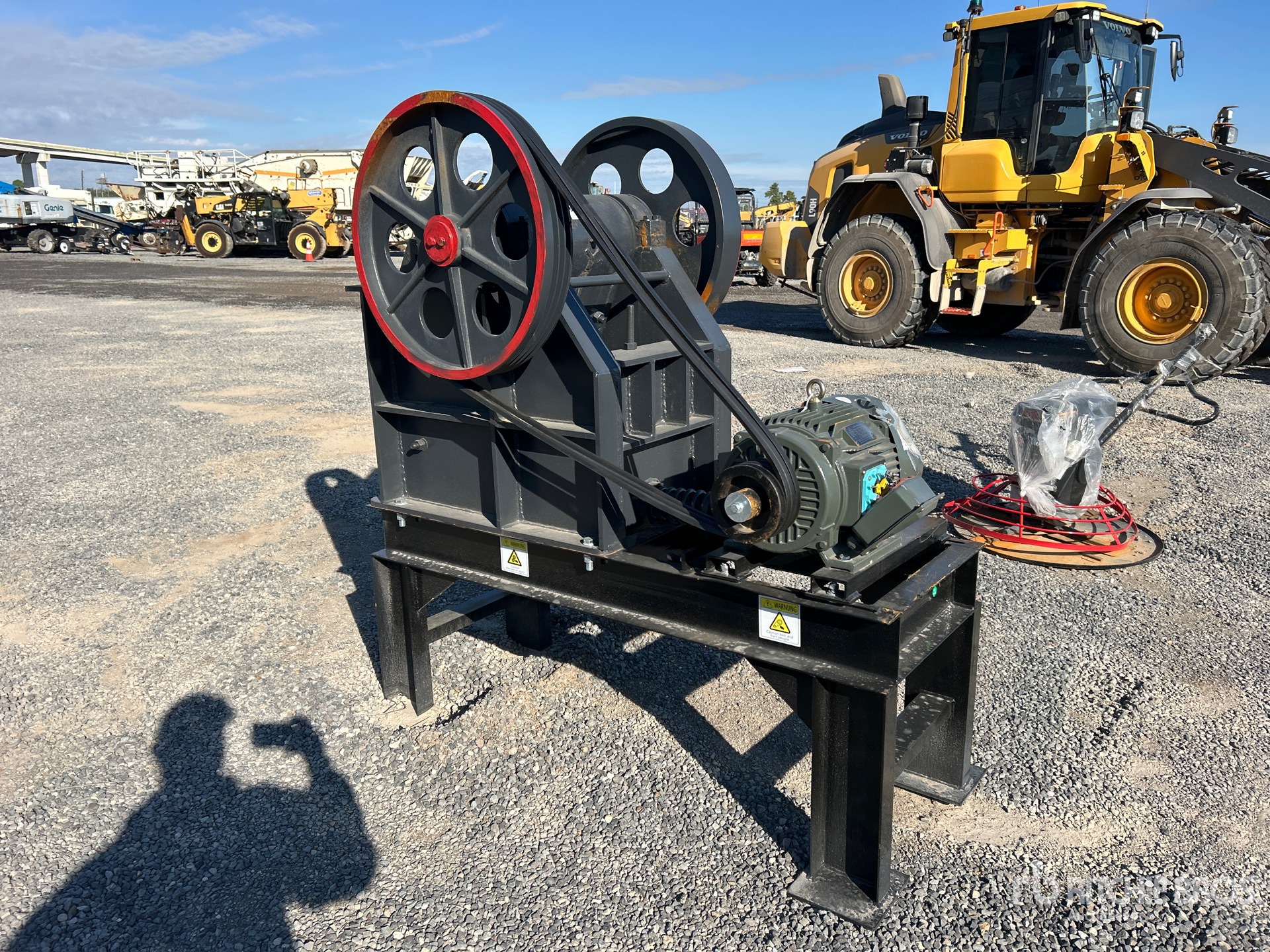 General Appearance with Picture, Right Front Corner