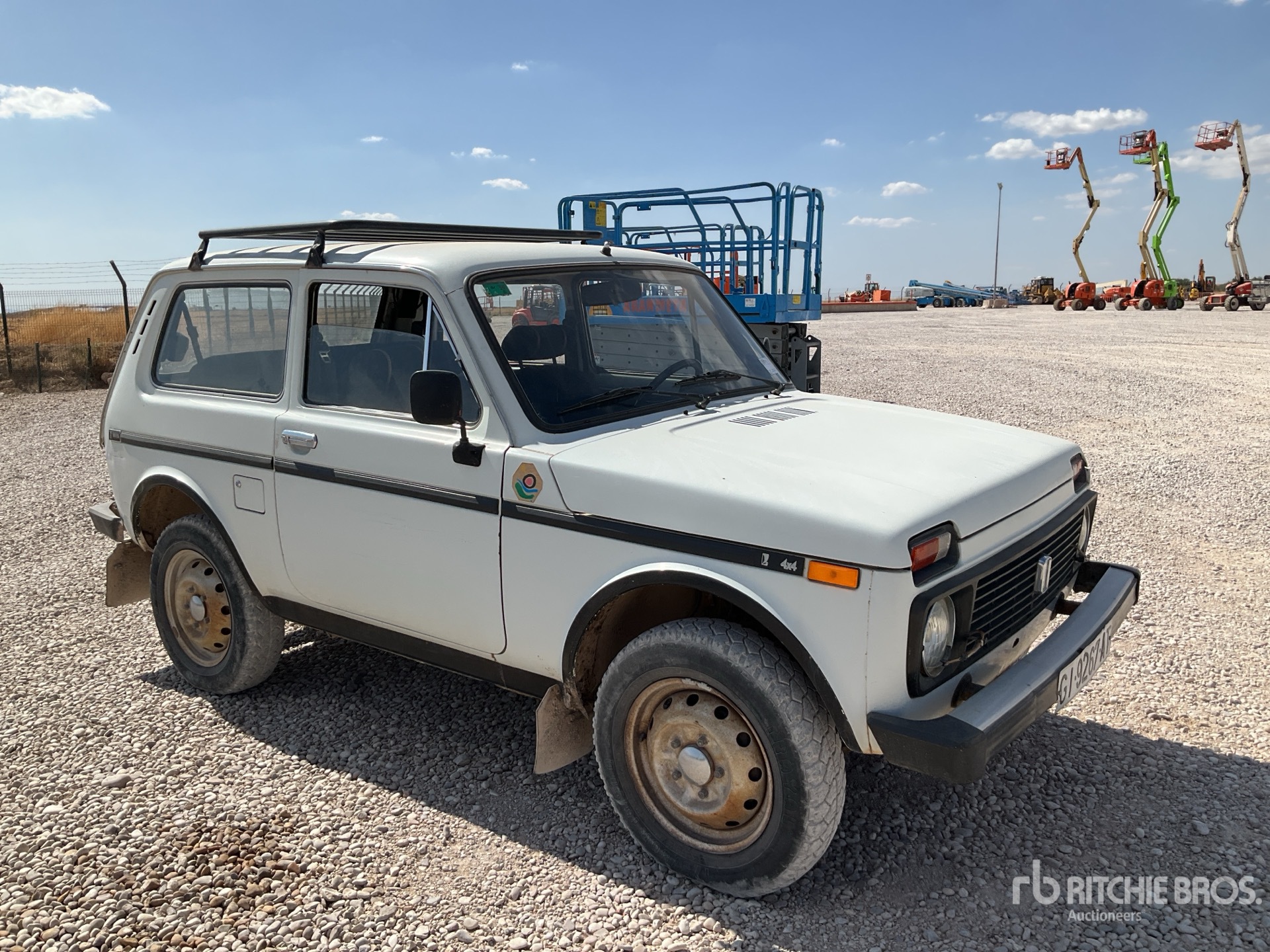 General Appearance with Picture, Right Front Corner