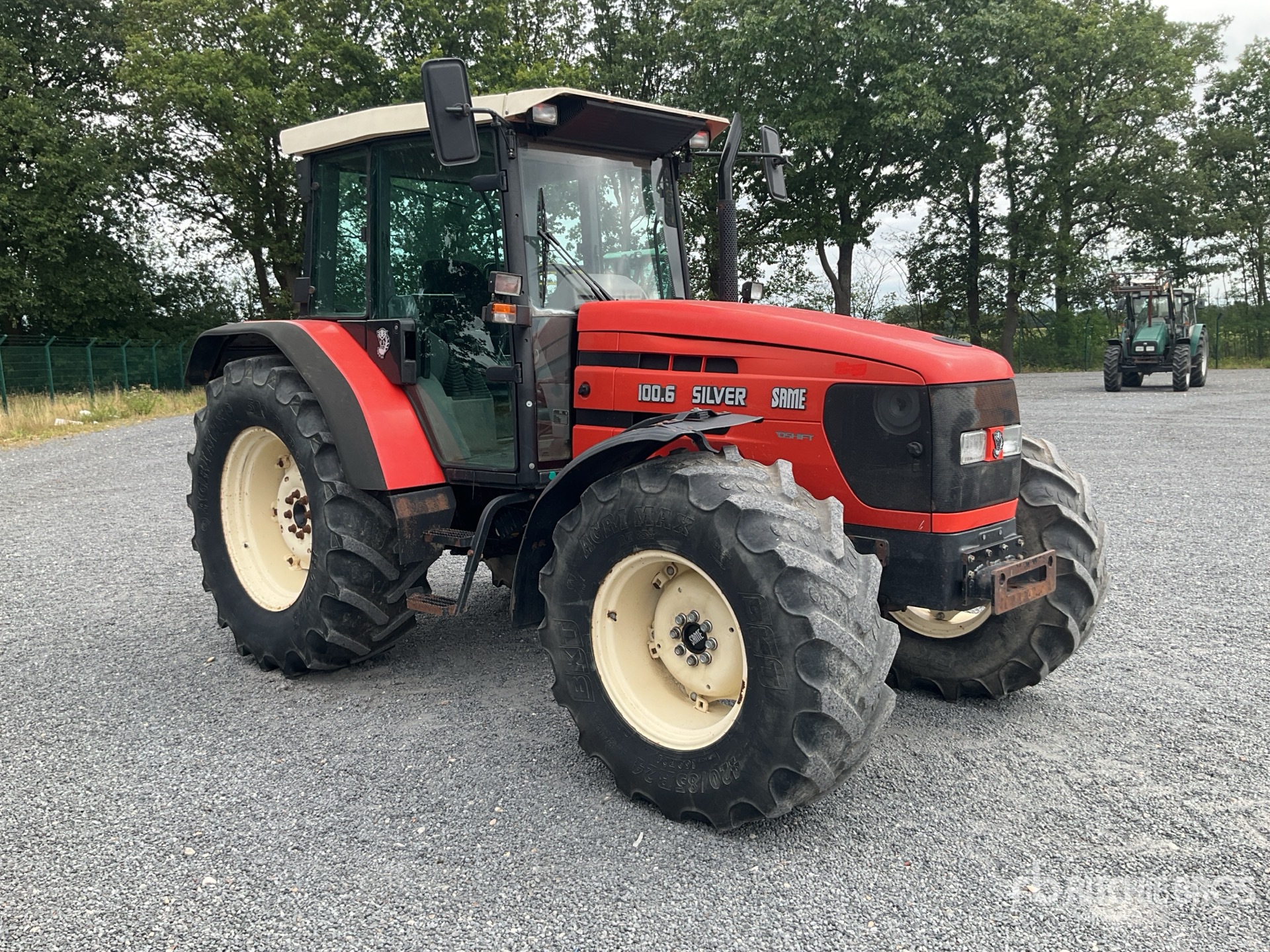 General Appearance with Picture, Right Front Corner