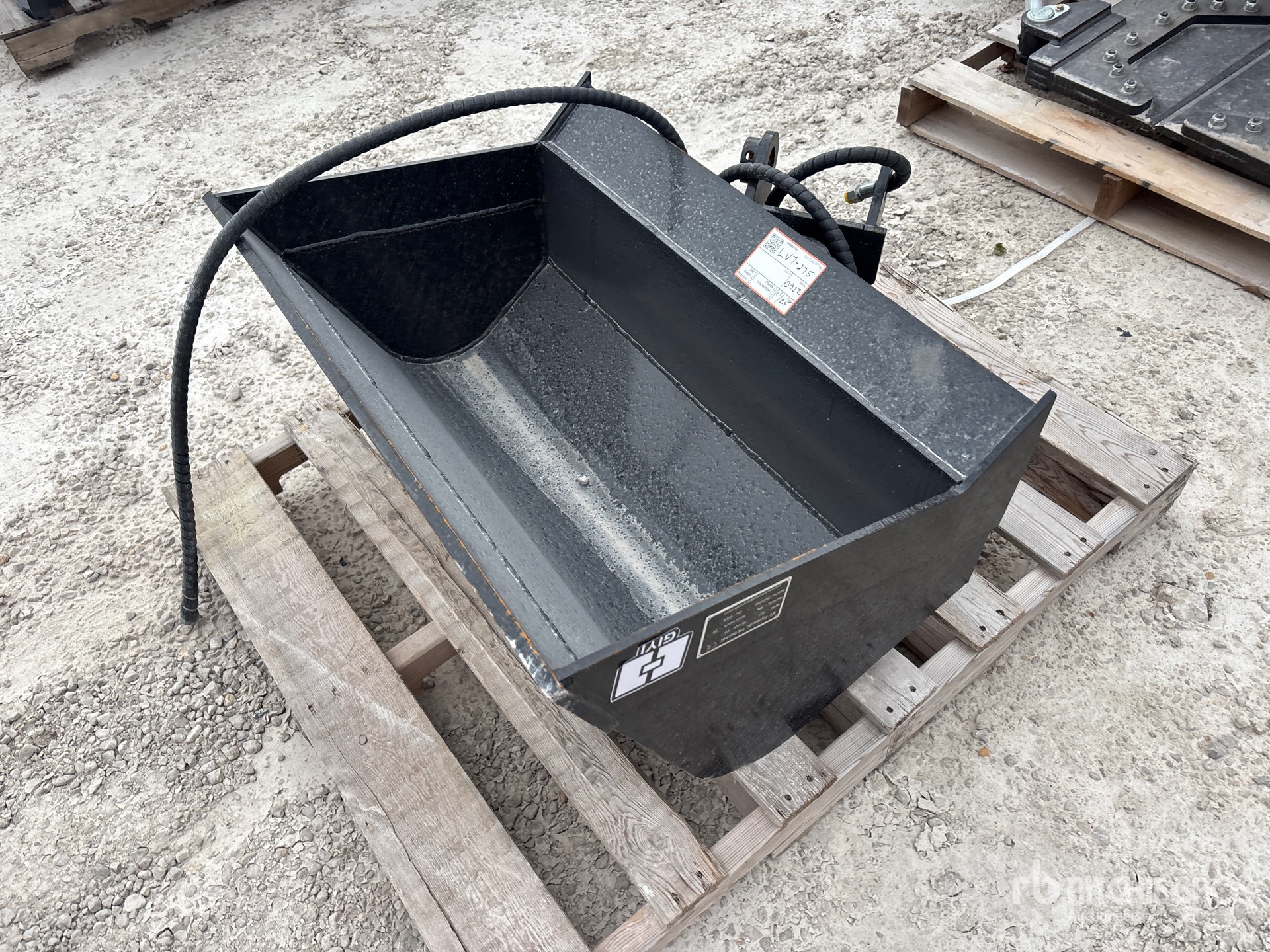 General Appearance with Foto, angolo anteriore sinistro