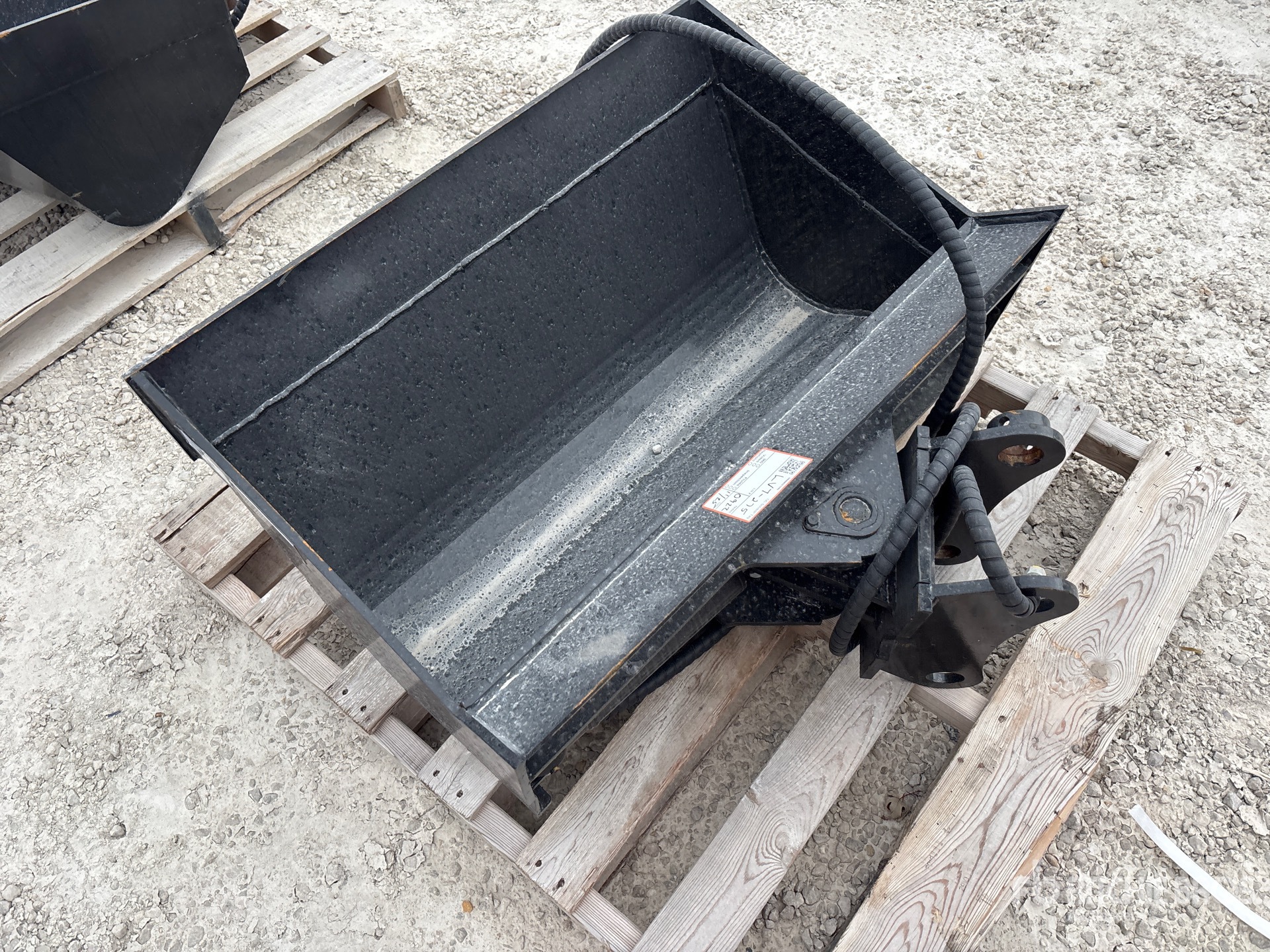 General Appearance with Foto, angolo posteriore sinistro