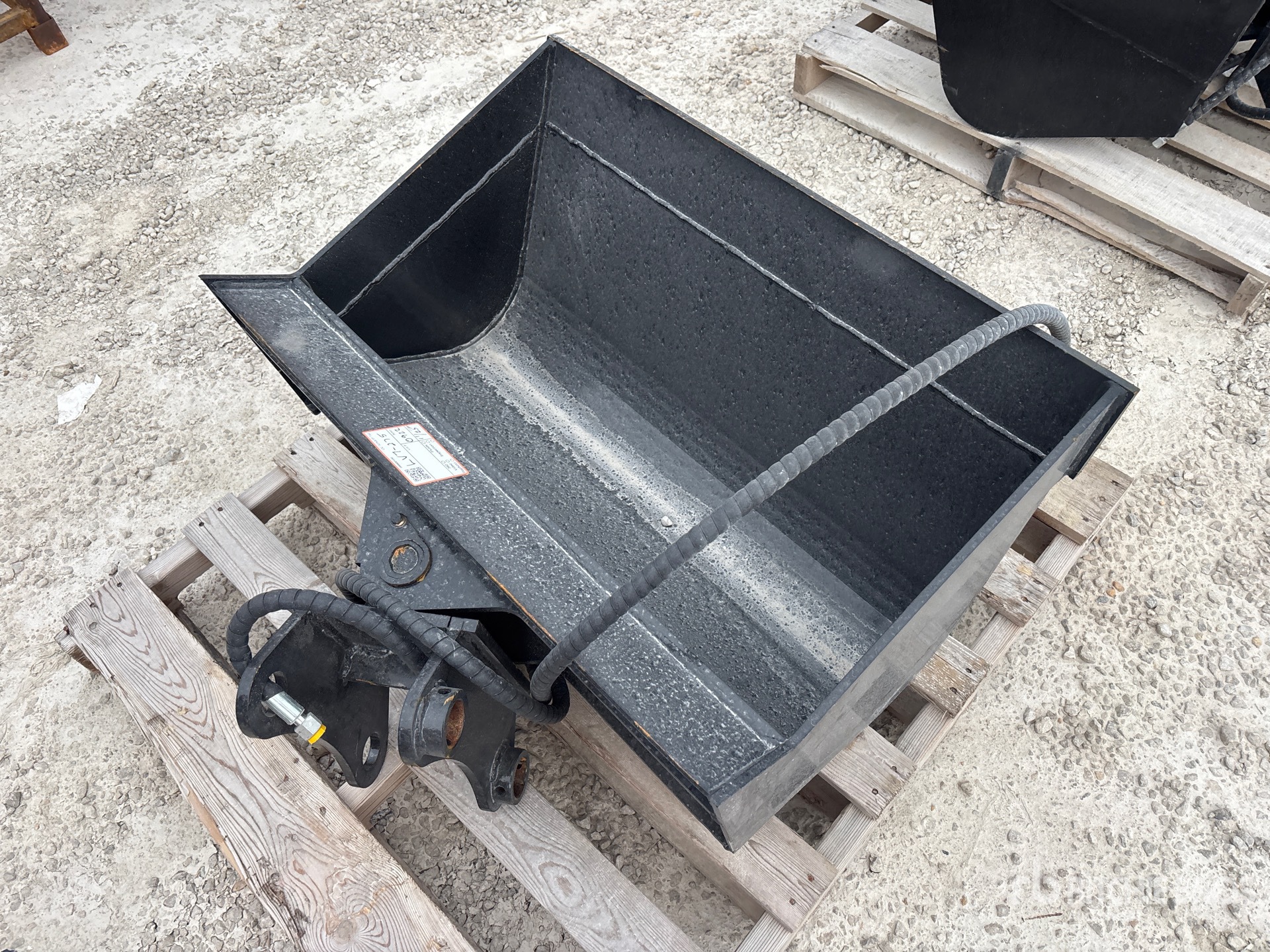 General Appearance with Foto, angolo anteriore sinistro