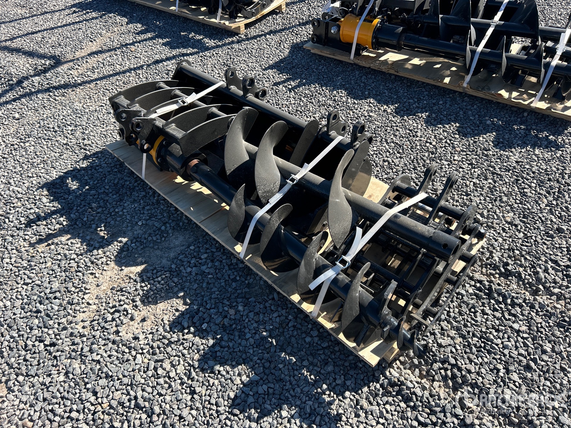 General Appearance with Foto, angolo posteriore sinistro