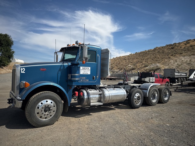 2010 Peterbilt 367 8x4 Tri/A Day Cab Truck Tractor