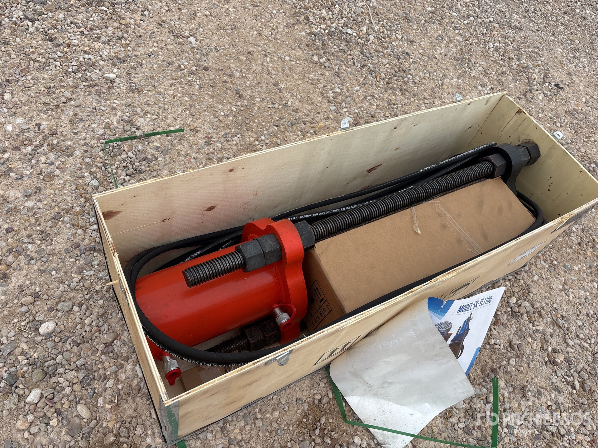 General Appearance with Picture, Right Rear Corner