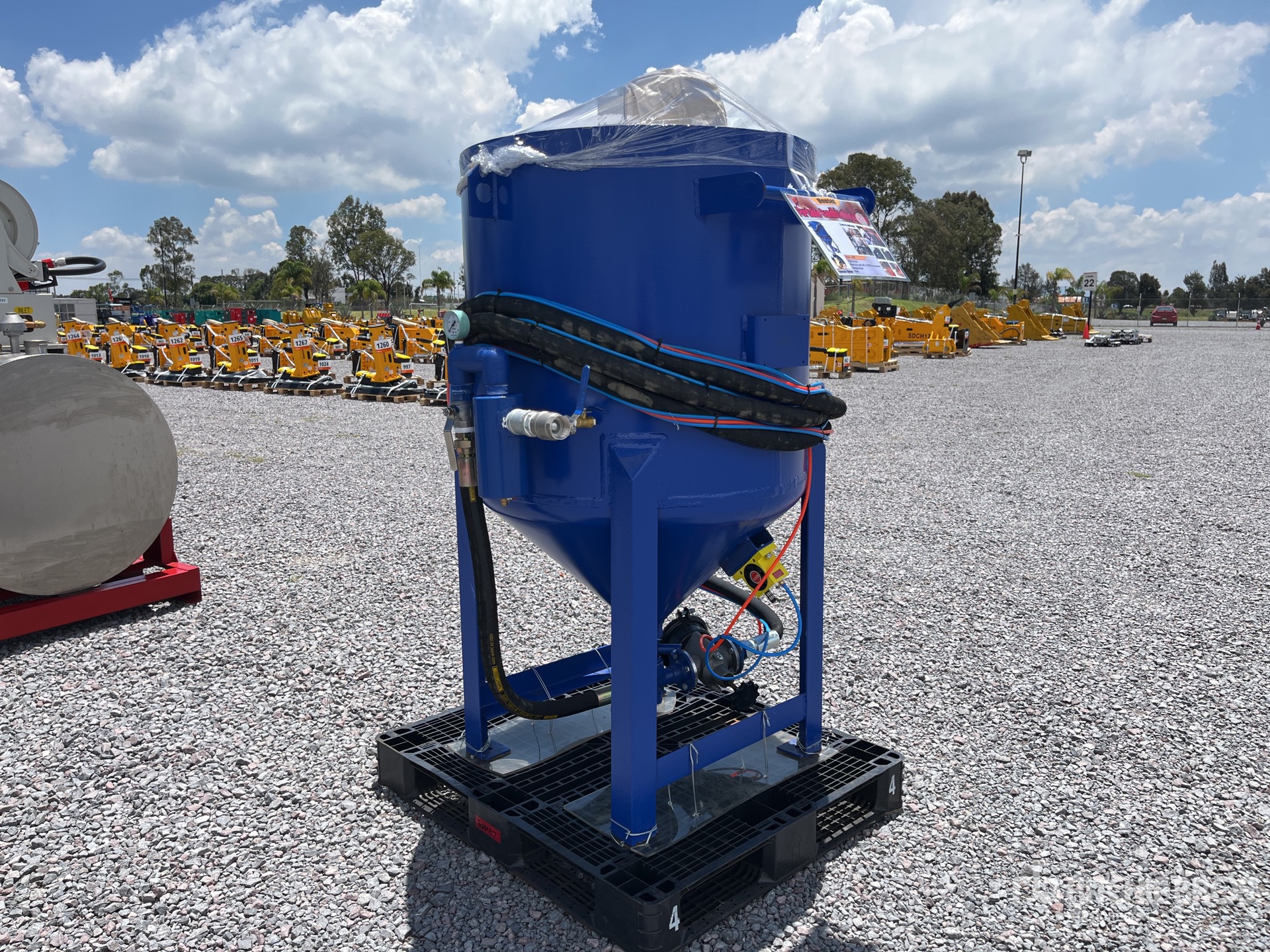 General Appearance with Picture, Left Rear Corner