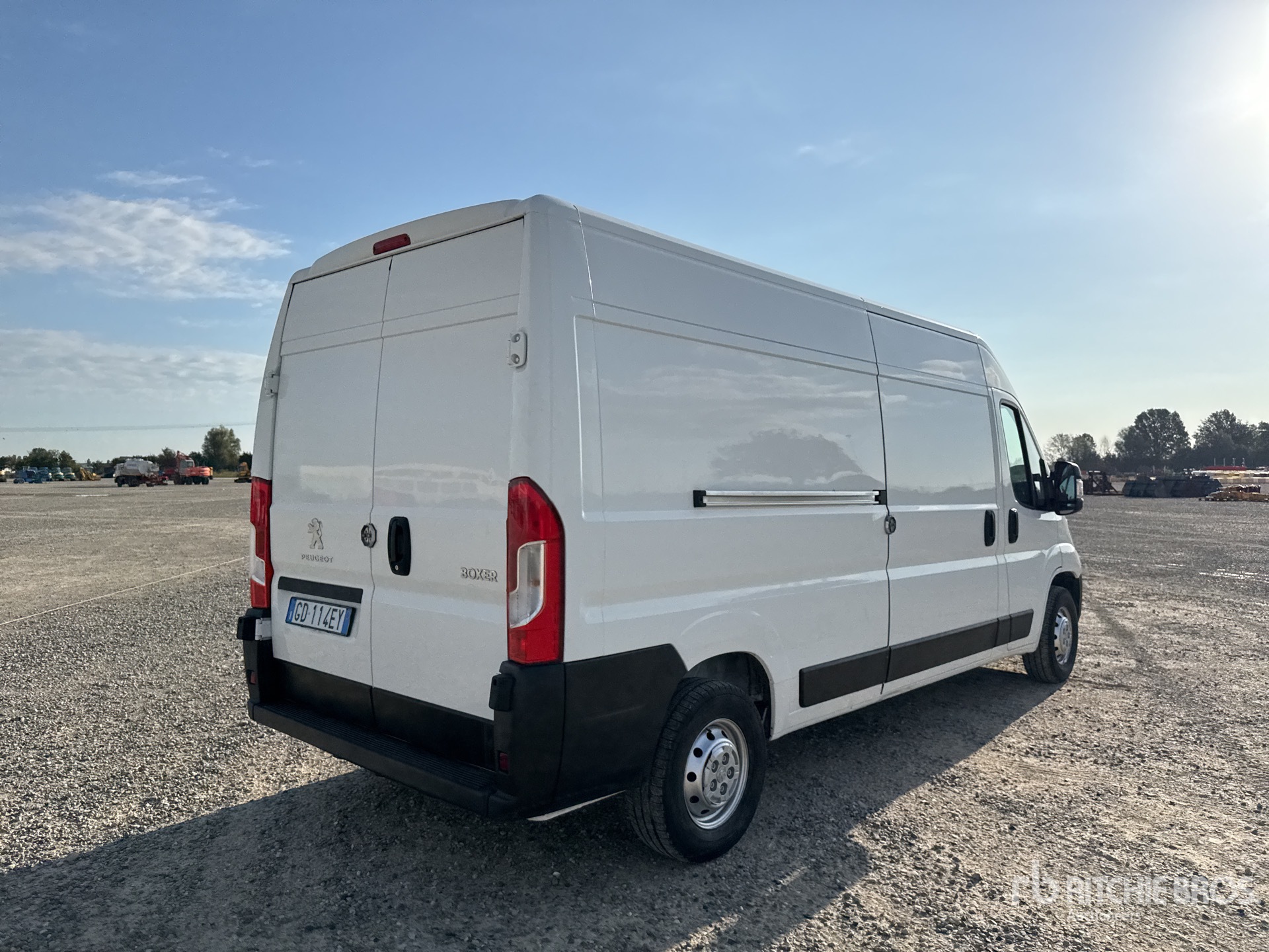 General Appearance with Picture, Right Rear Corner