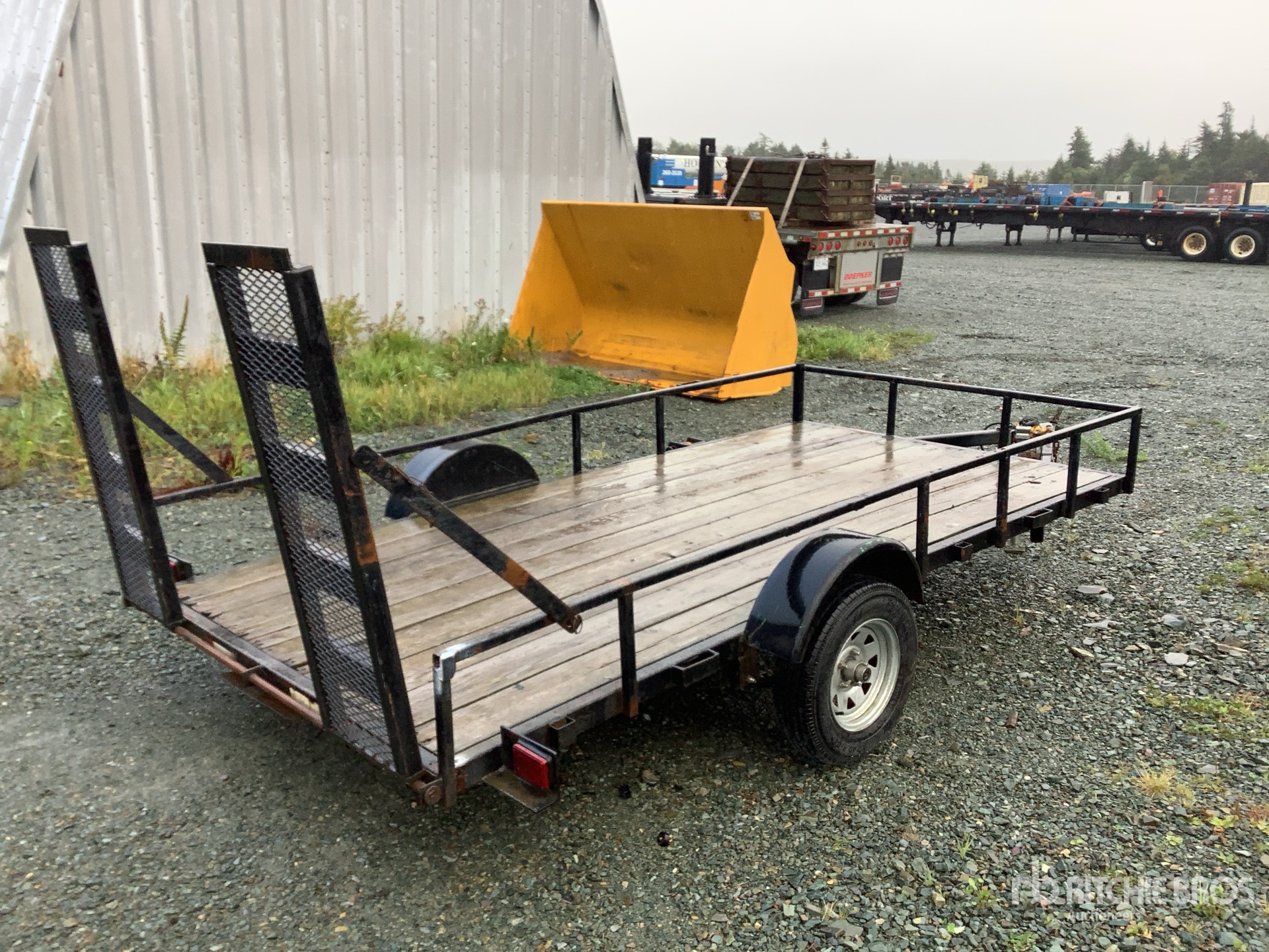 General Appearance with Picture, Right Rear Corner