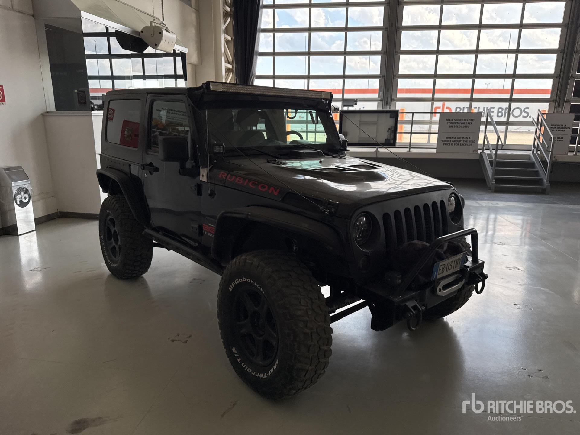 General Appearance with Picture, Right Front Corner