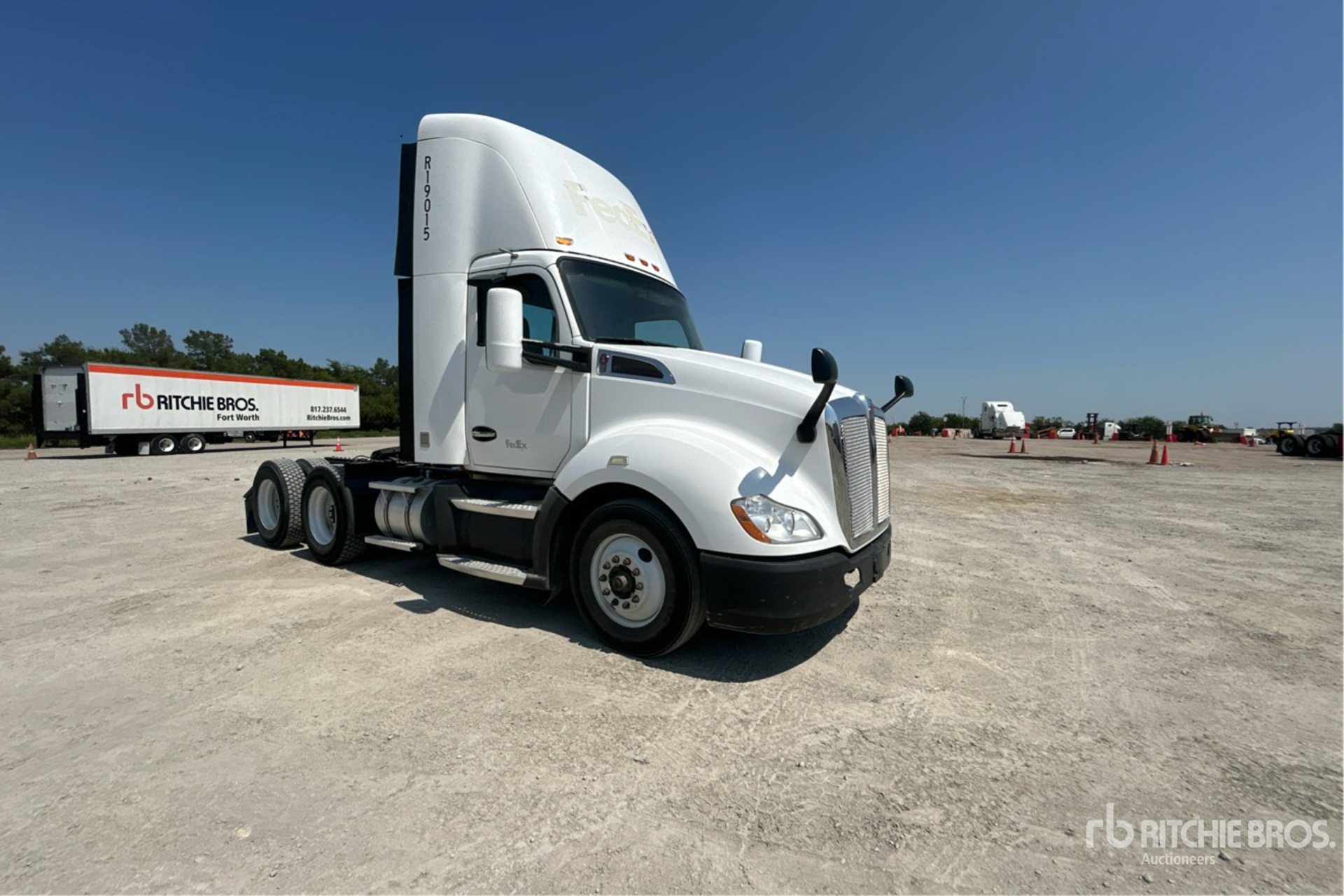 General Appearance with Picture, Right Front Corner