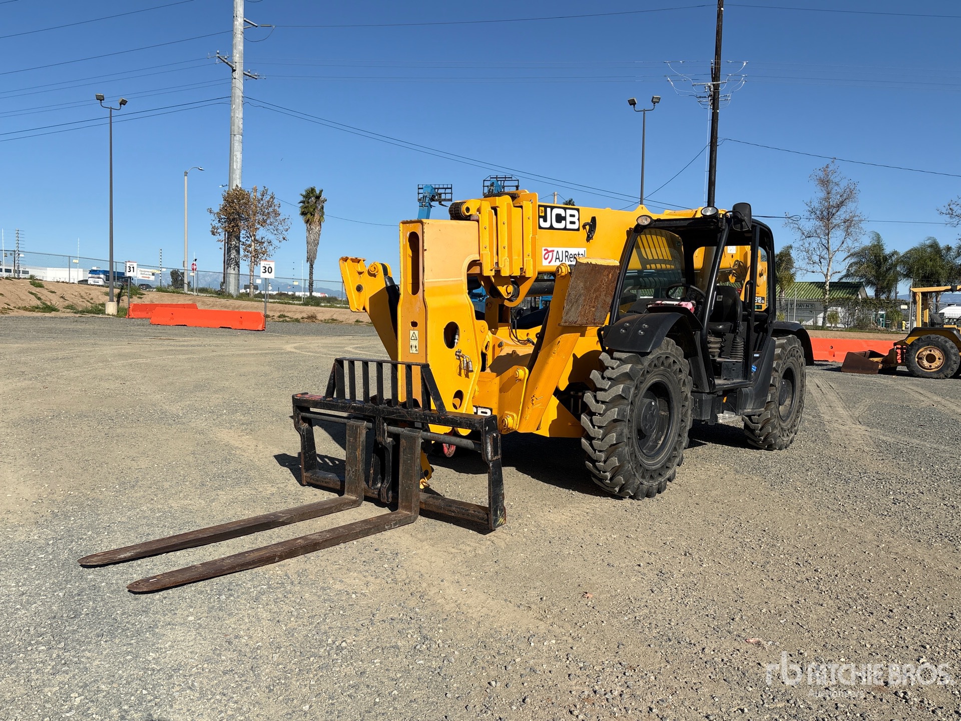 General Appearance with Featured Photo