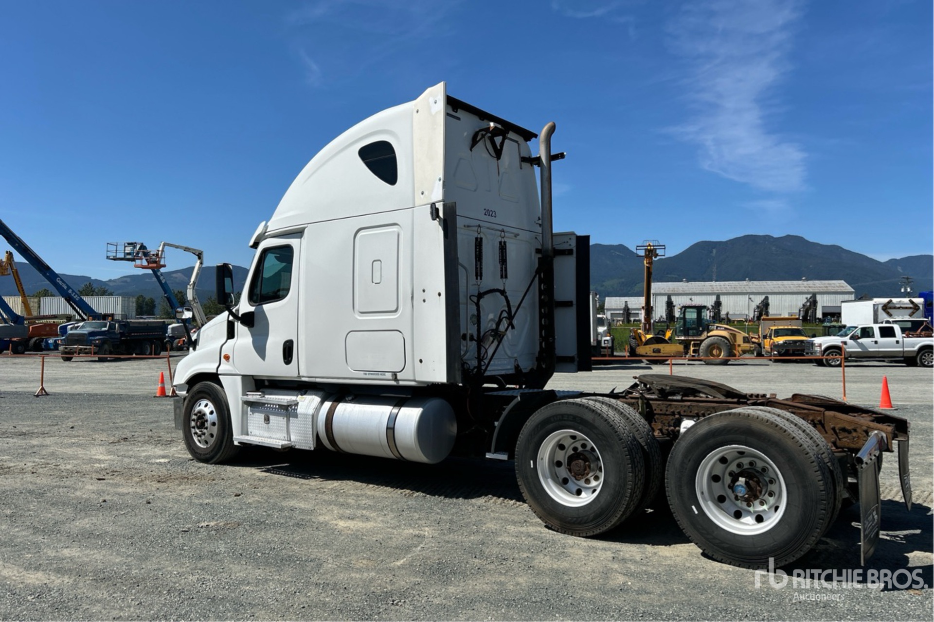 General Appearance with Picture, Left Rear Corner