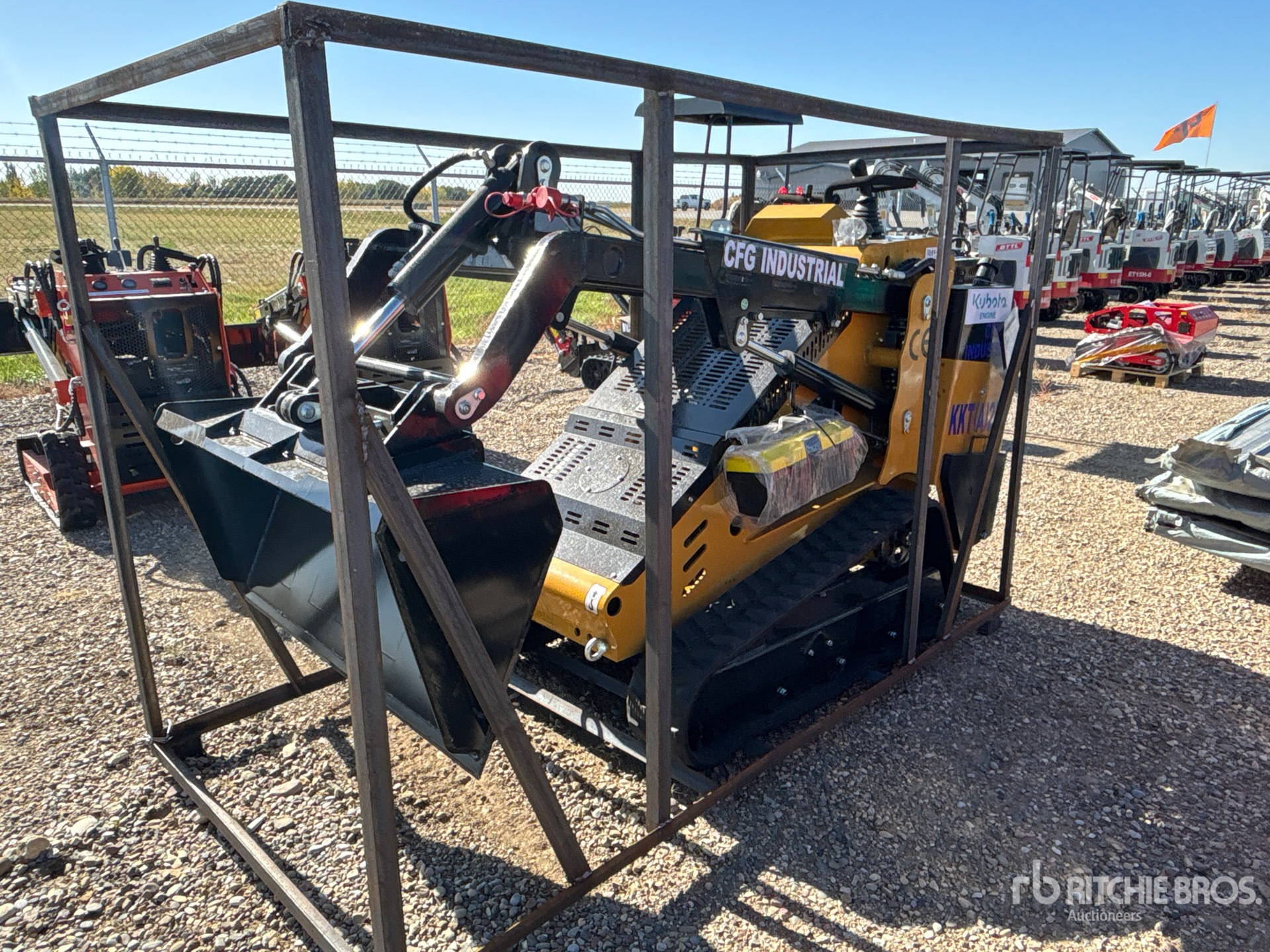 MINI CARGADOR SOBRE ORUGAS COMPACTO 2025 COMPAC KKTA27