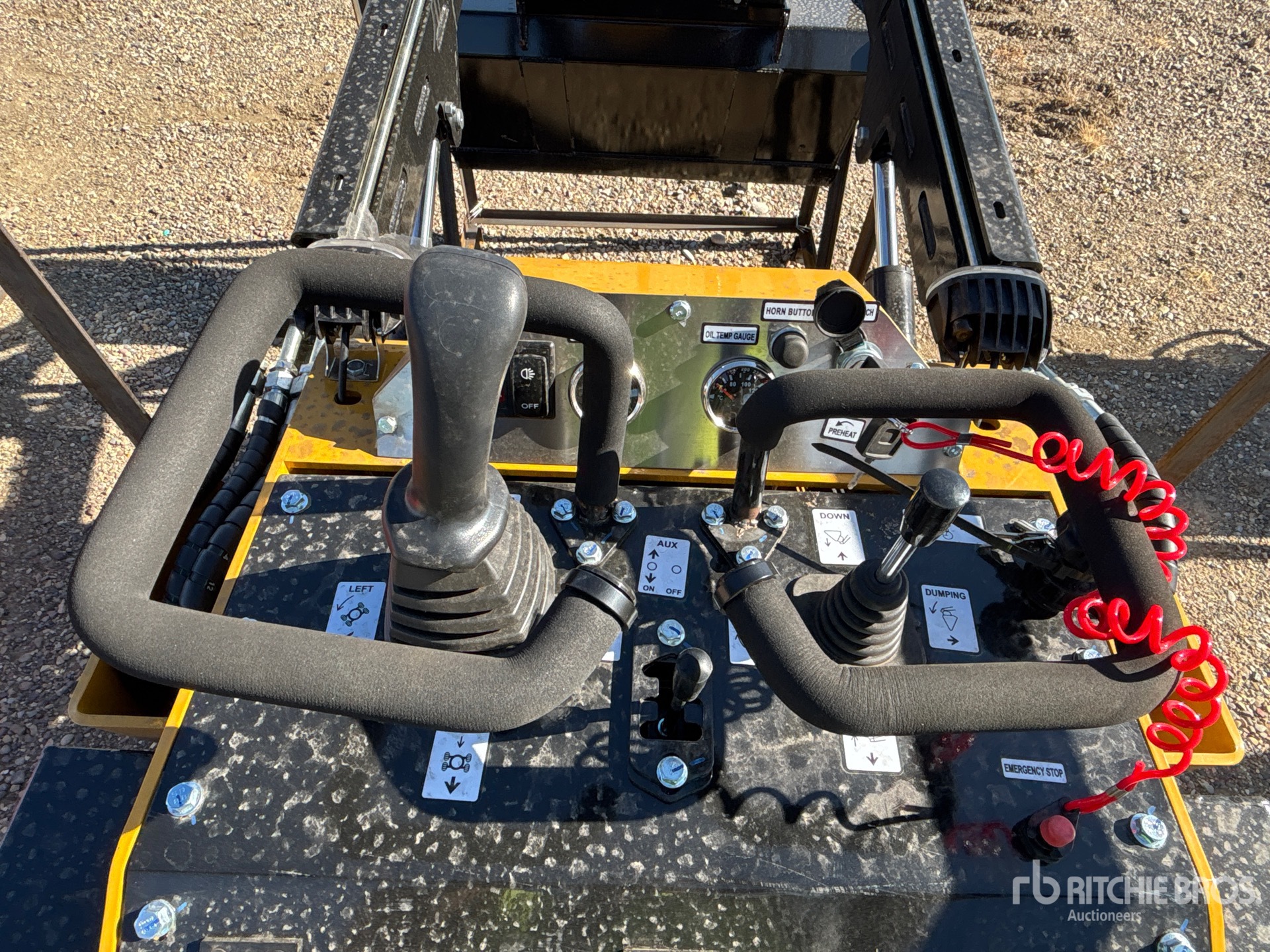MINI CARGADOR SOBRE ORUGAS COMPACTO 2025 COMPAC KKTA27