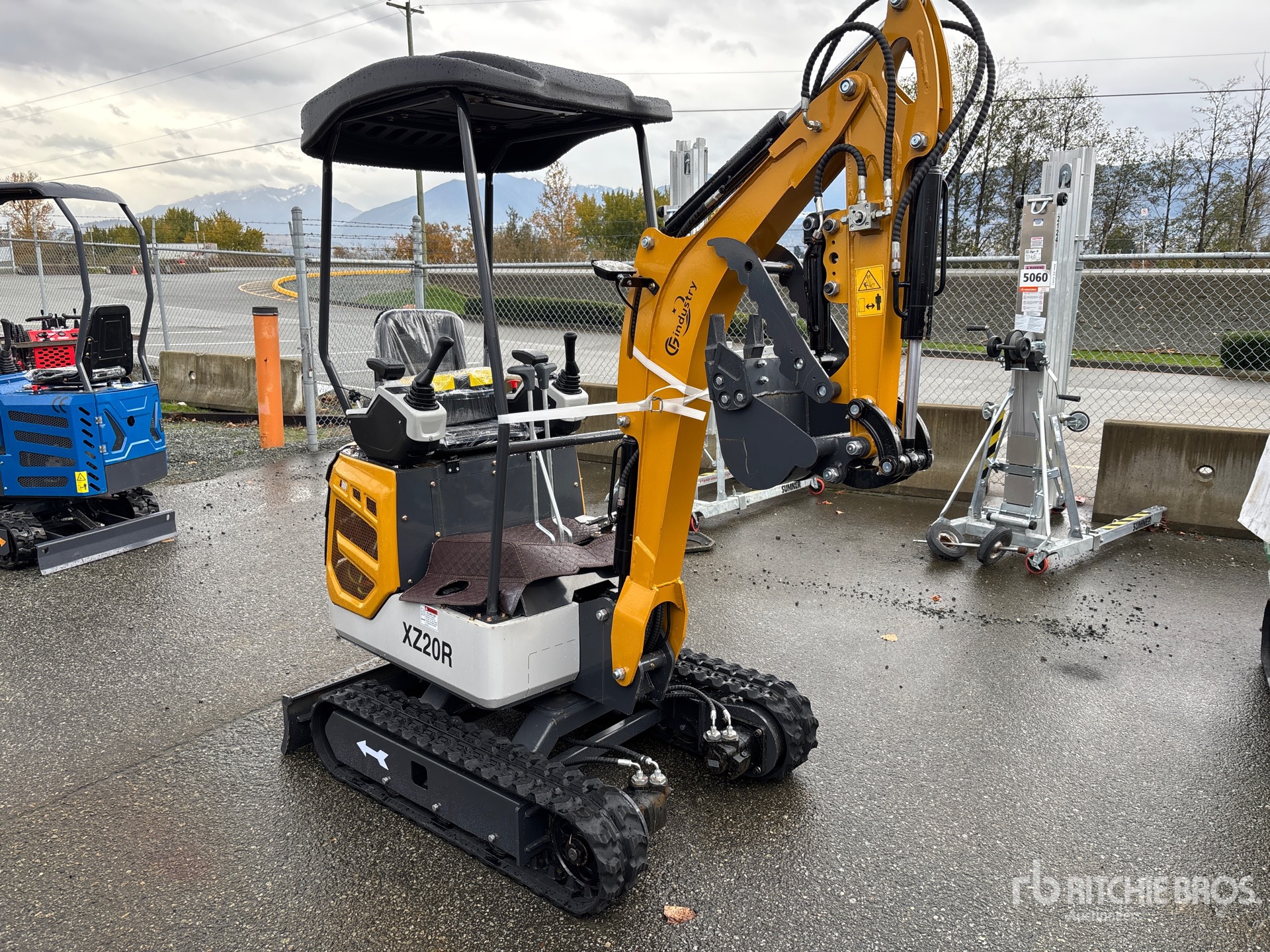 General Appearance with Bild, Ecke vorne rechts