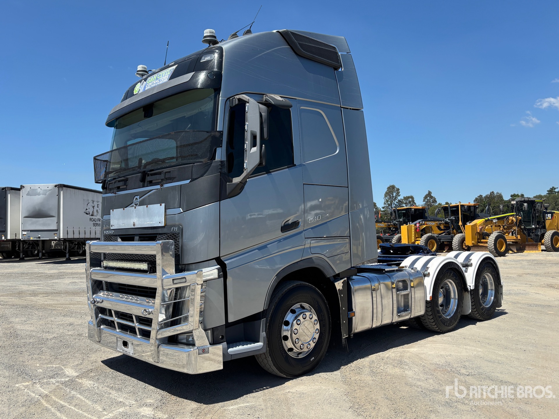 General Appearance with Picture, Right Front Corner