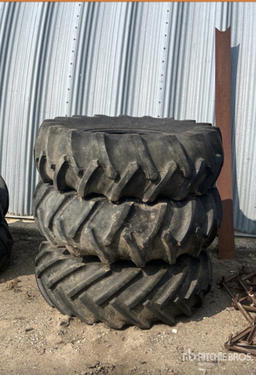 General Appearance with Bild, Ecke vorne links