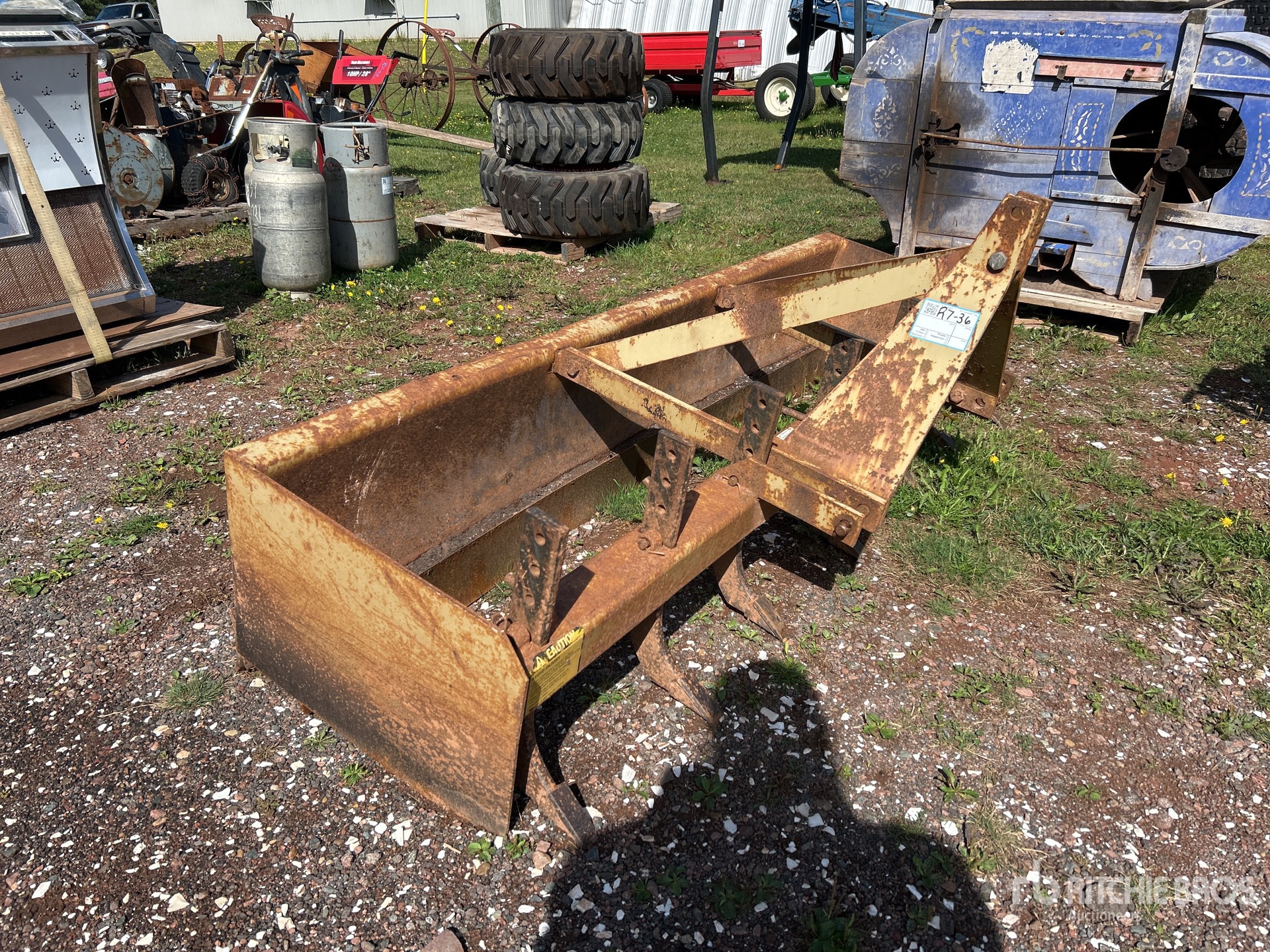 General Appearance with Picture, Right Front Corner