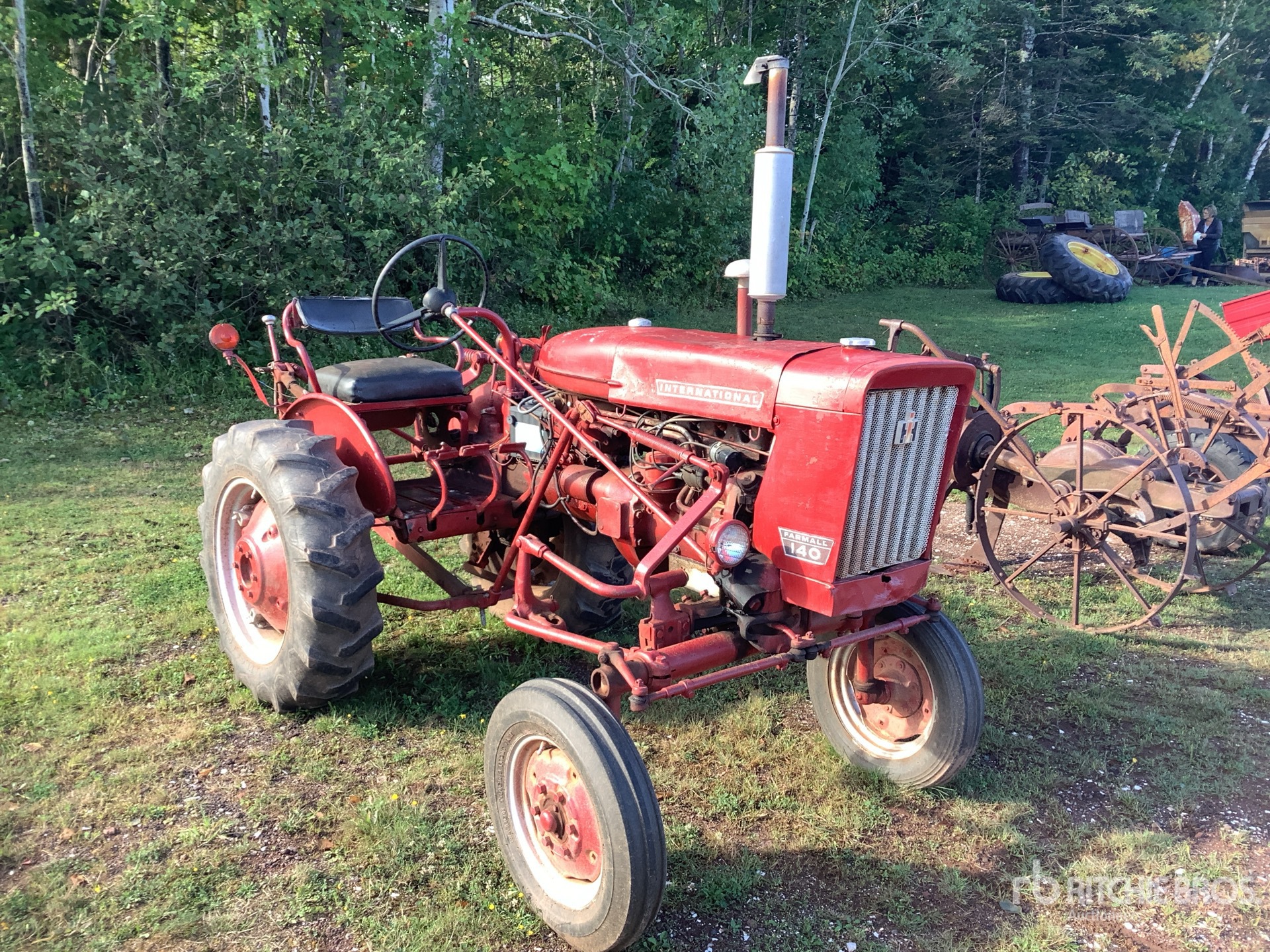 General Appearance with Picture, Right Front Corner