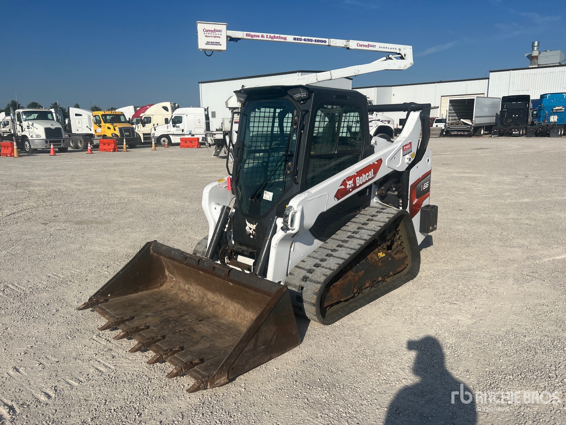 MINI CARGADOR SOBRE ORUGAS 2022 COMPAC T66