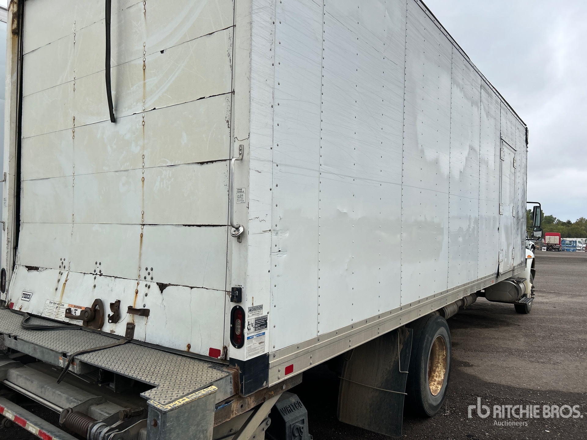 General Appearance with Imagen: esquina trasera derecha