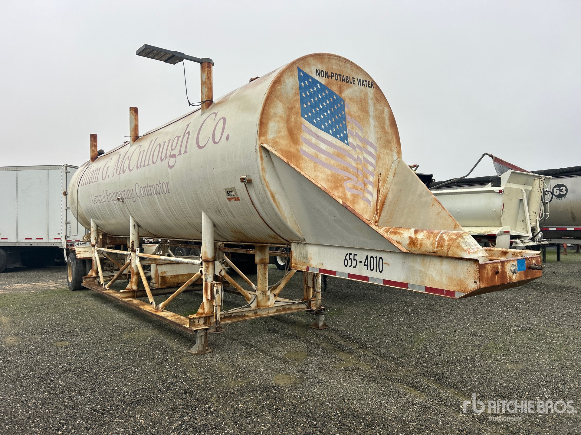 General Appearance with Bild, Ecke vorne rechts