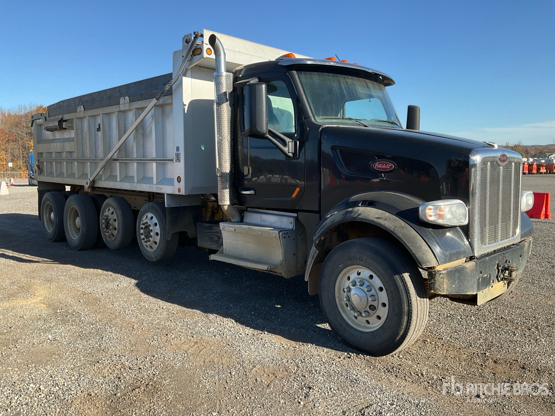 General Appearance with Bild, Ecke vorne rechts