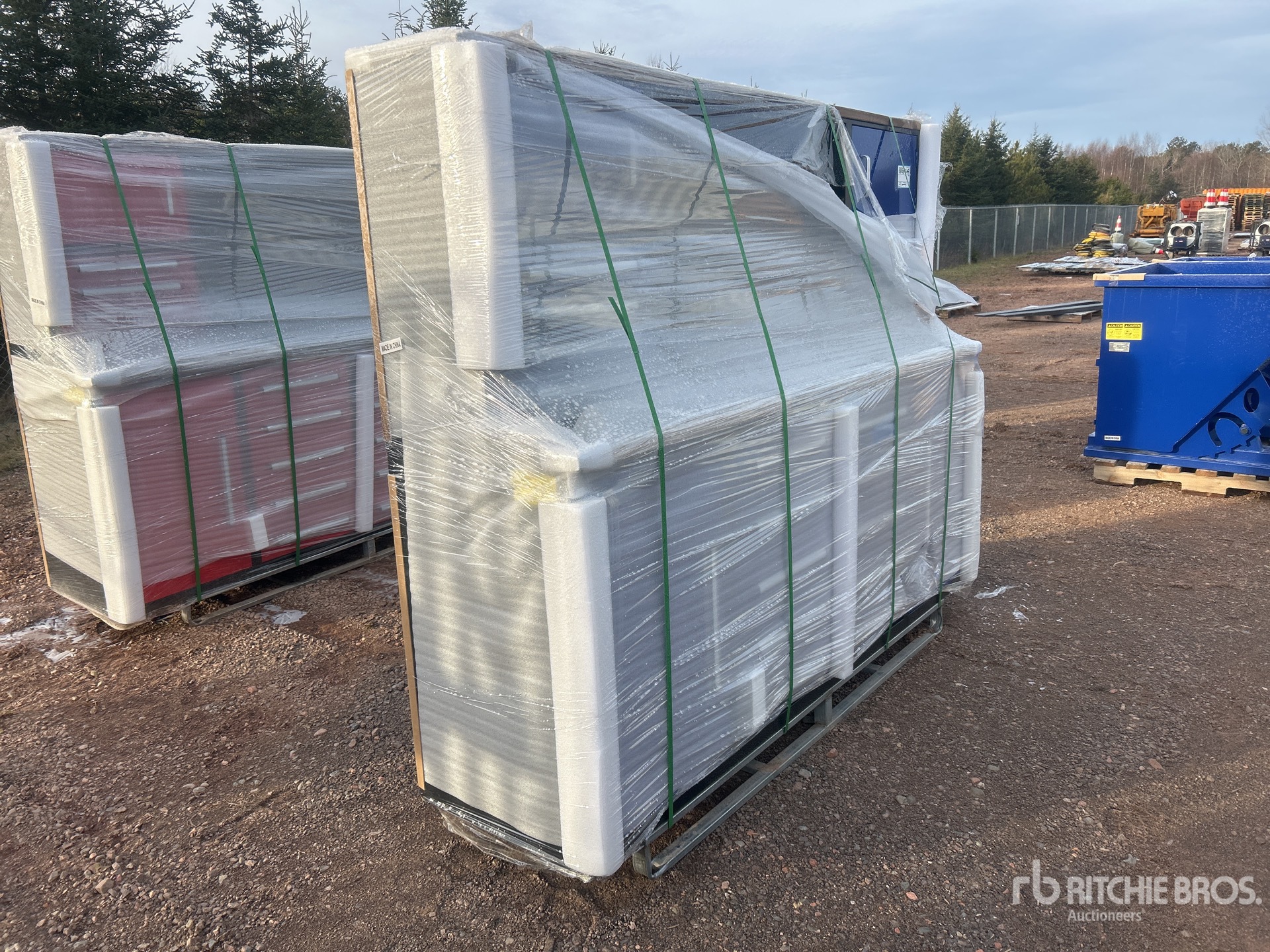 General Appearance with Bild, Ecke vorne rechts