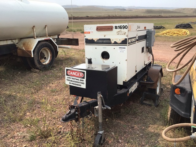 Multiquip Whisperwatt 25 14.4 kW Generator Set