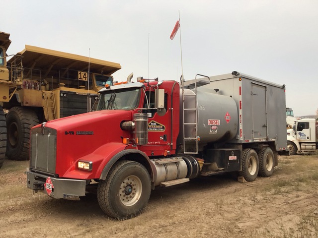 2013 Kenworth T800 6x4 Fuel and Lube Truck