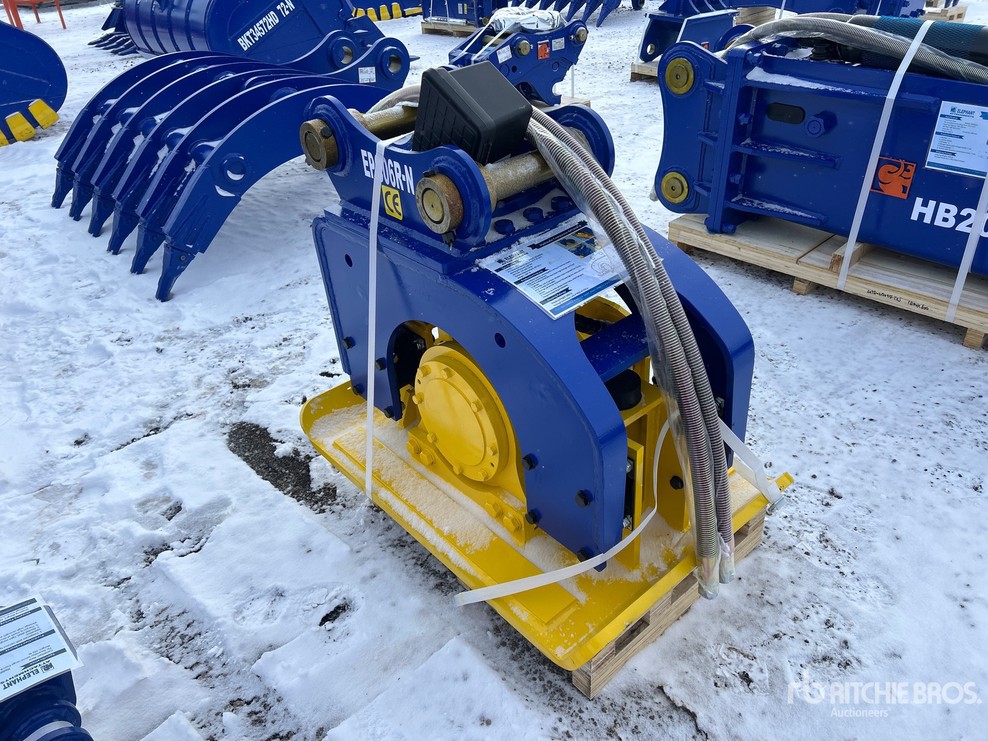 General Appearance with Bild, Ecke vorne rechts