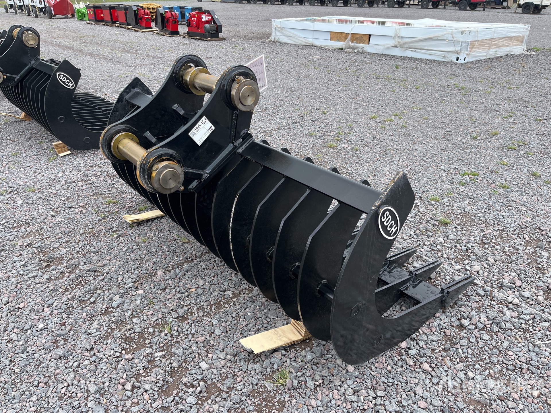 General Appearance with Picture, Right Rear Corner
