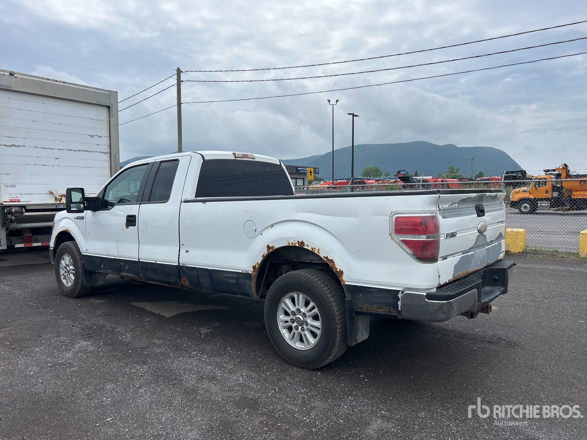 General Appearance with Picture, Left Rear Corner
