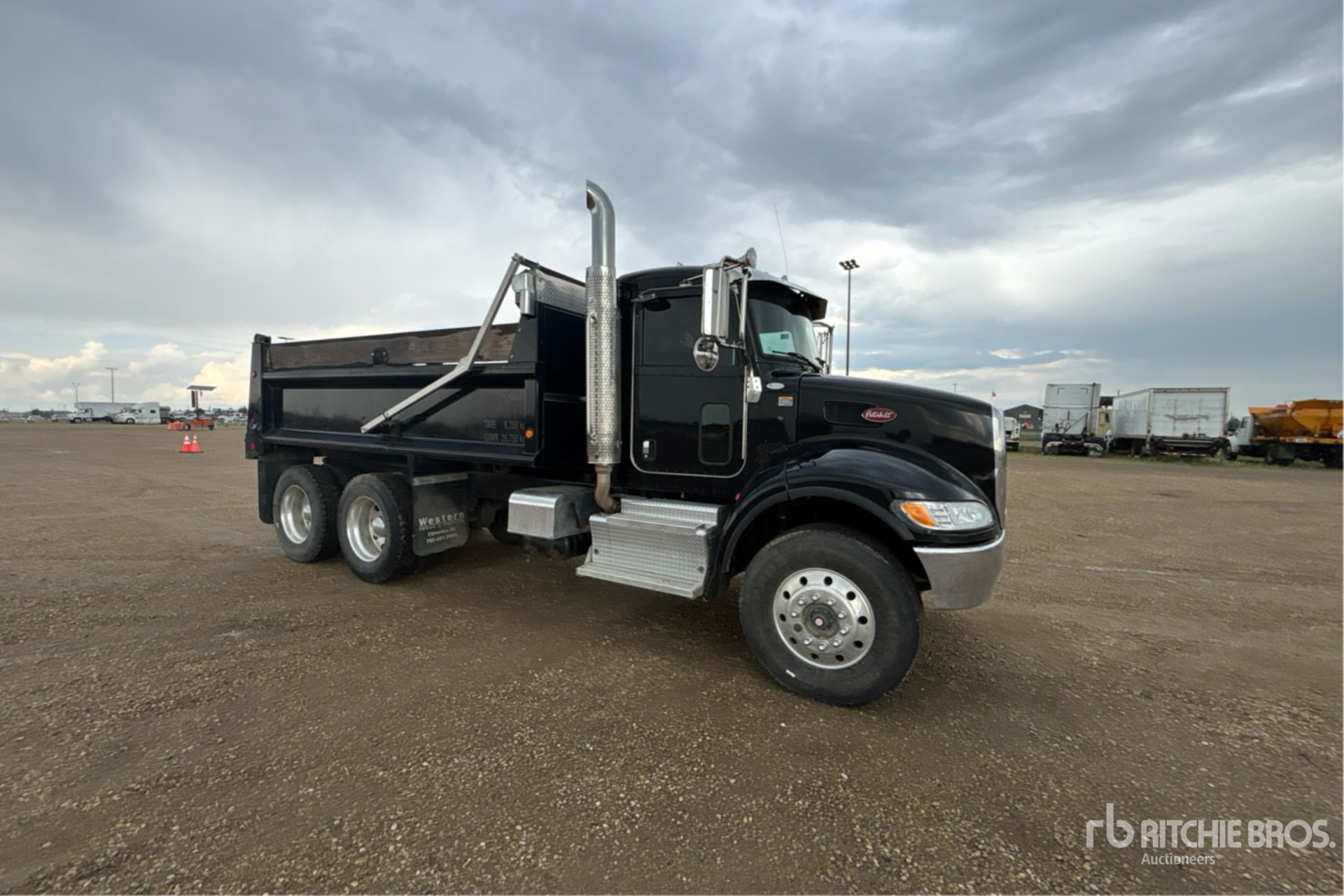 2016 Peterbilt 348