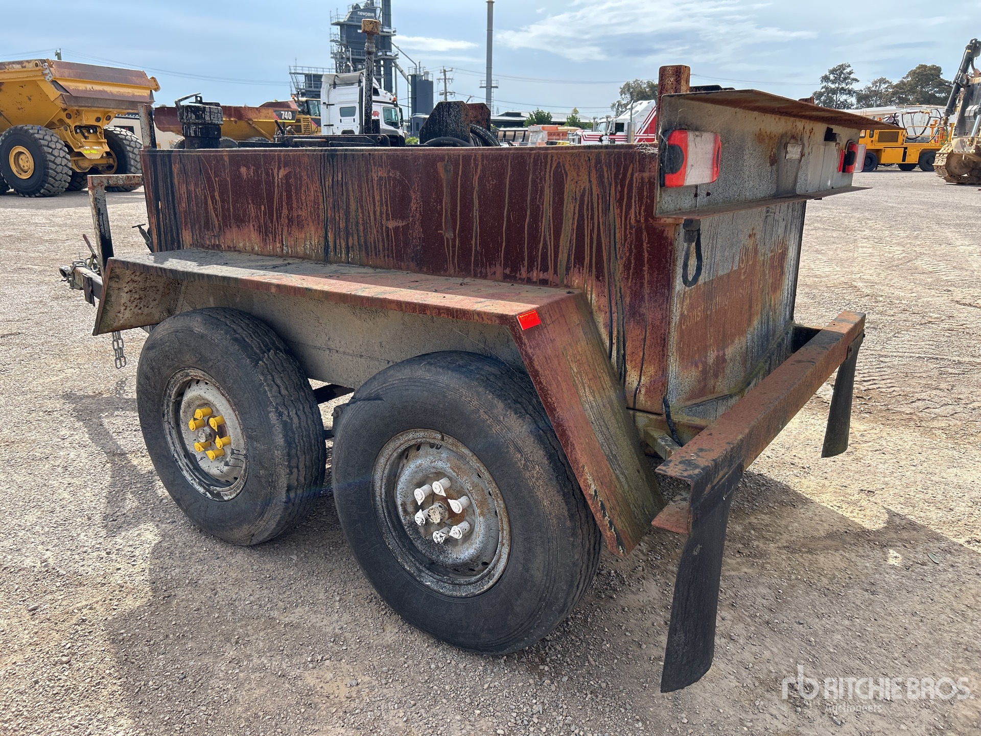 General Appearance with Picture, Right Rear Corner