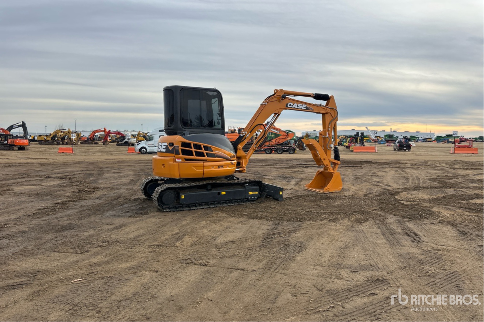 General Appearance with Foto, angolo anteriore sinistro