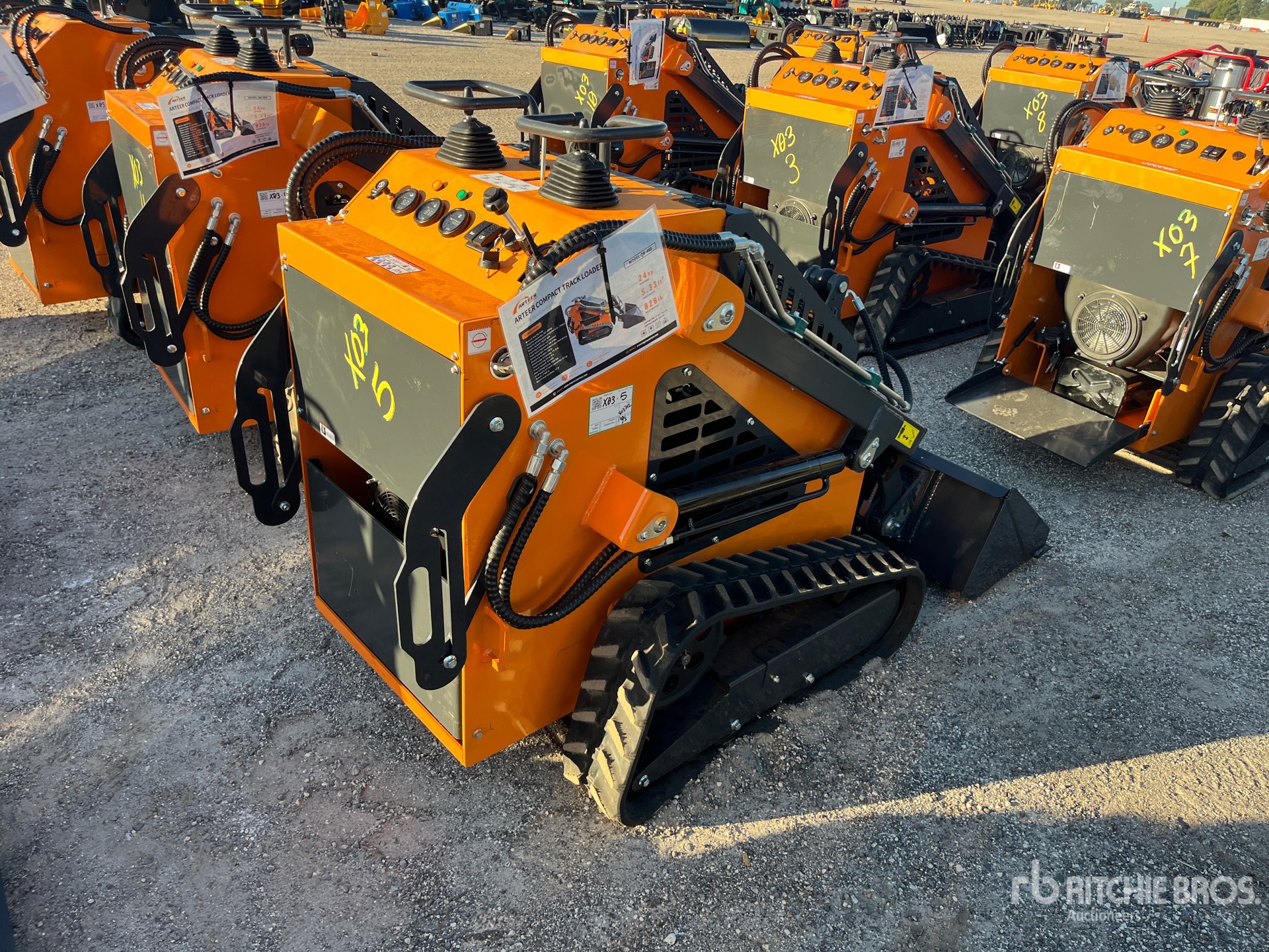 MINI CARGADOR SOBRE ORUGAS 2025 COMPAC QB480
