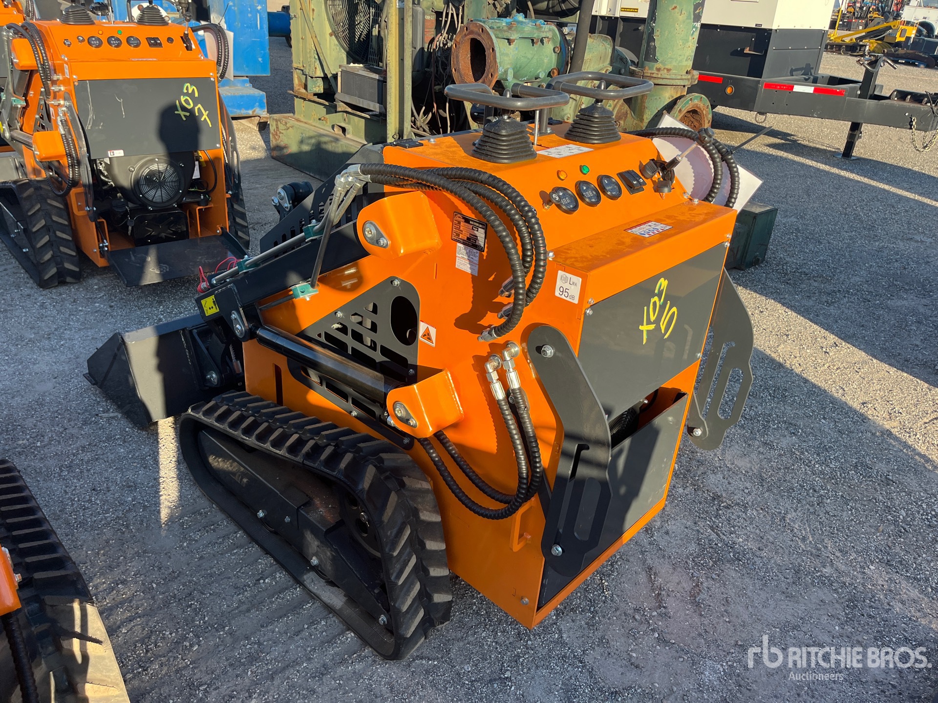 MINI CARGADOR SOBRE ORUGAS 2025 COMPAC QB480