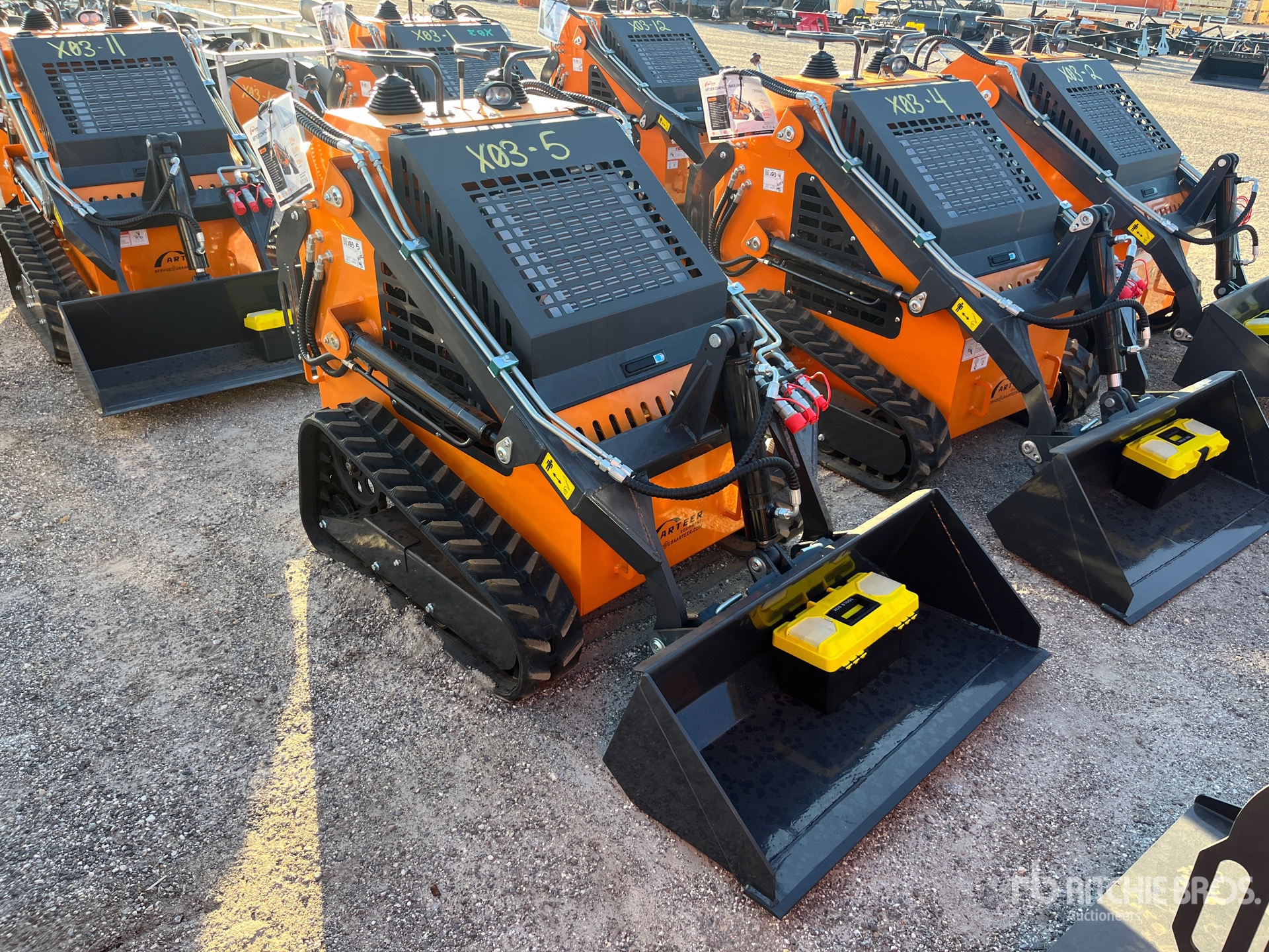 MINI CARGADOR SOBRE ORUGAS 2025 COMPAC QB480