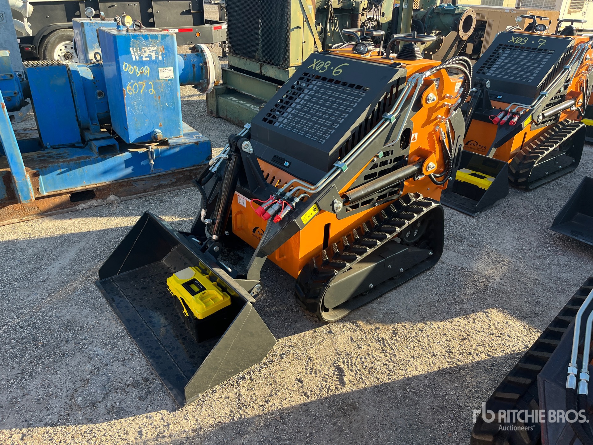 MINI CARGADOR SOBRE ORUGAS 2025 COMPAC QB480