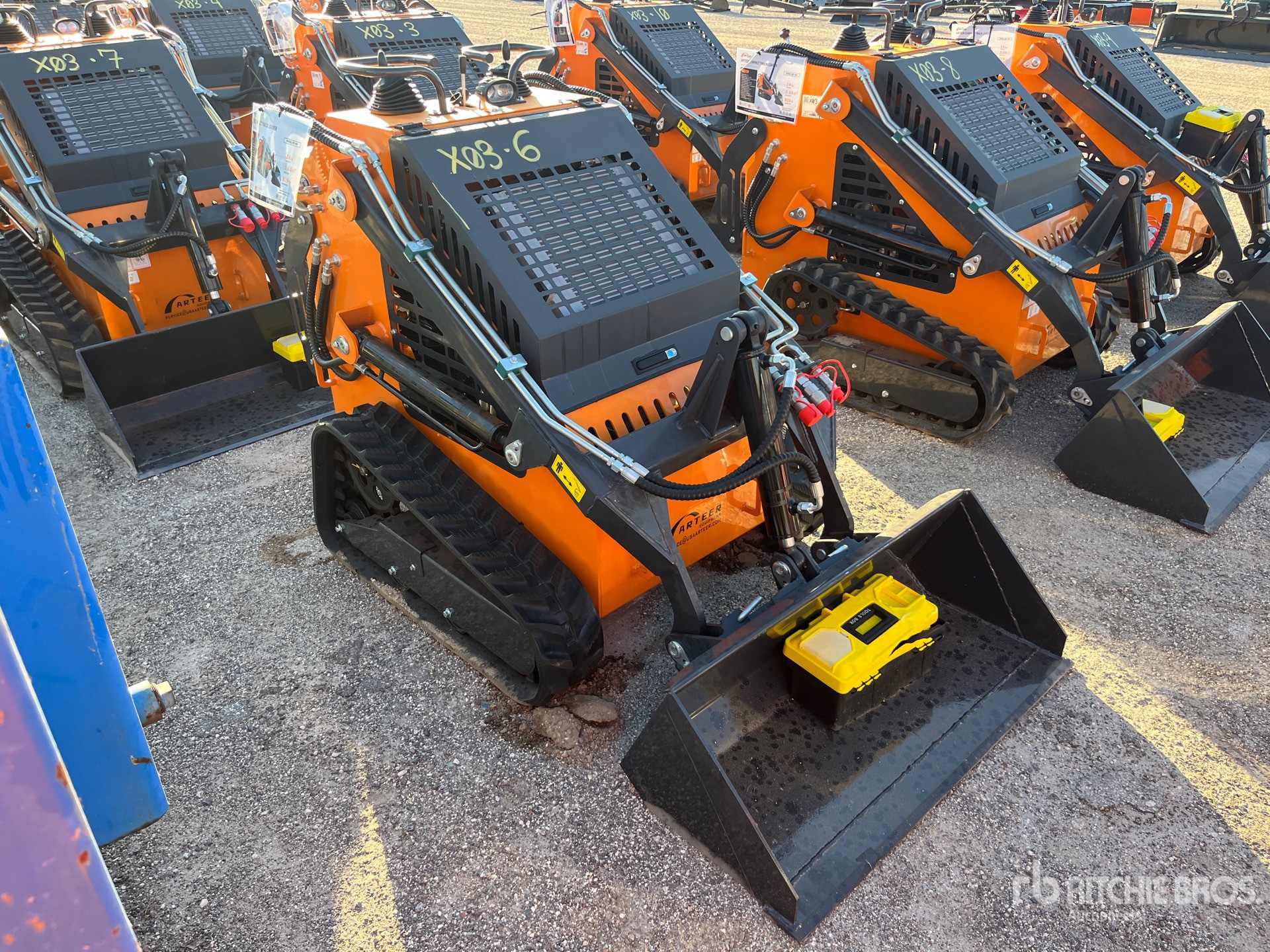 MINI CARGADOR SOBRE ORUGAS 2025 COMPAC QB480