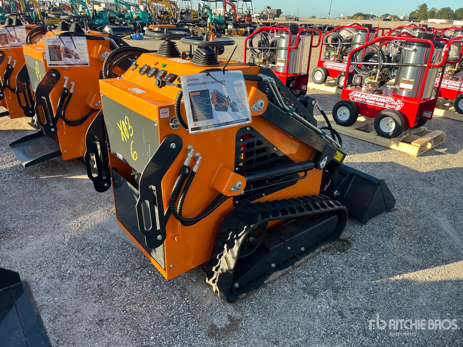 MINI CARGADOR SOBRE ORUGAS 2025 COMPAC QB480