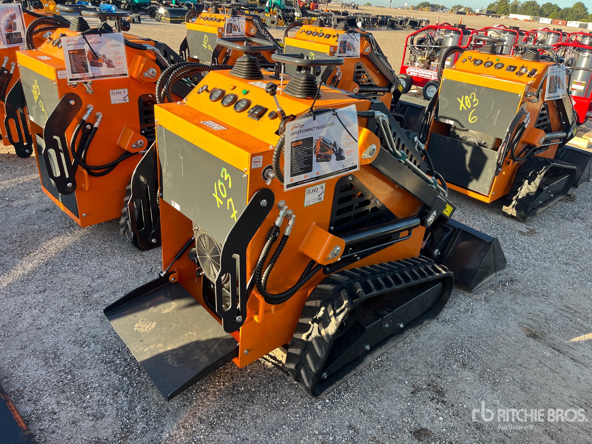 MINI CARGADOR SOBRE ORUGAS 2025 COMPAC QB480